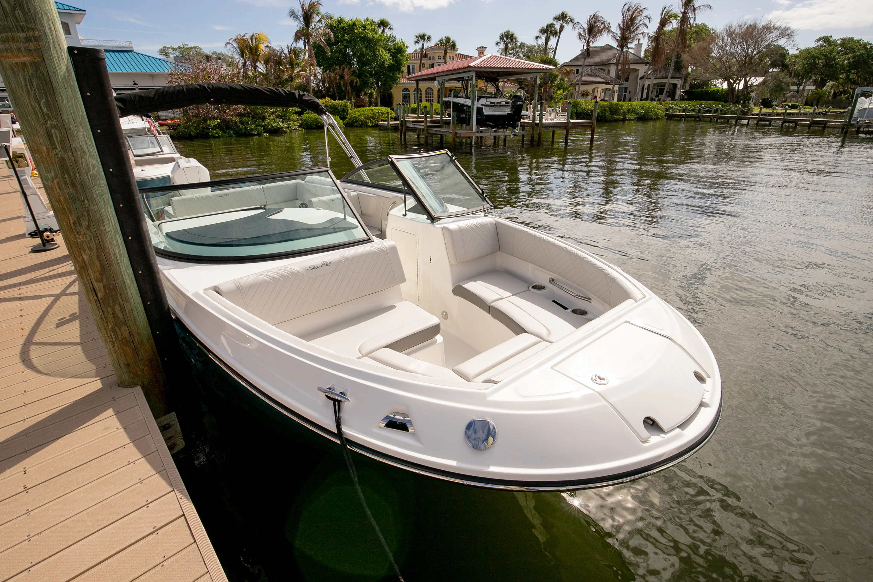 2026 Sea Ray SDX 250 Outboard Image Thumbnail #3