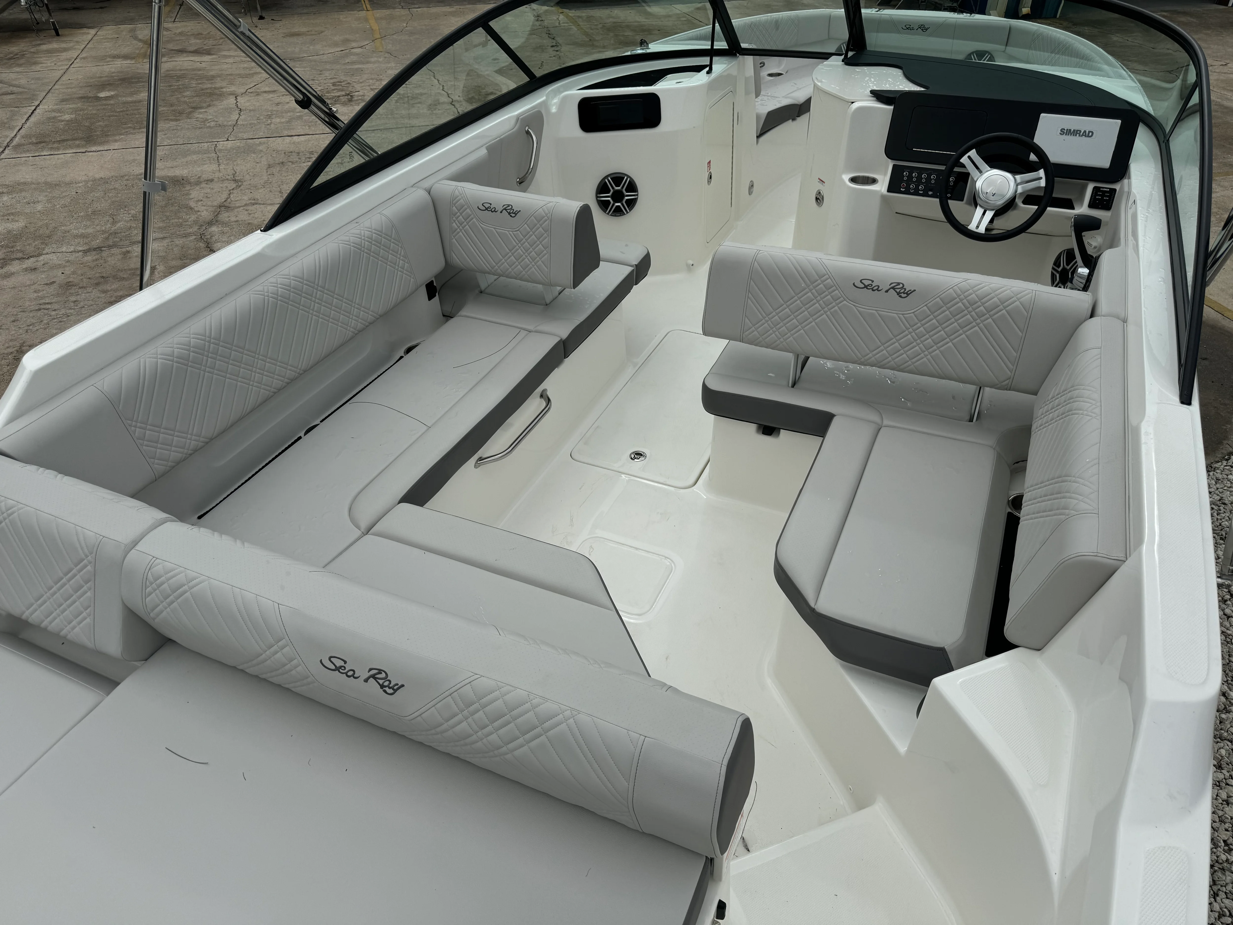 2026 Sea Ray SDX 250 Outboard Image Thumbnail #6