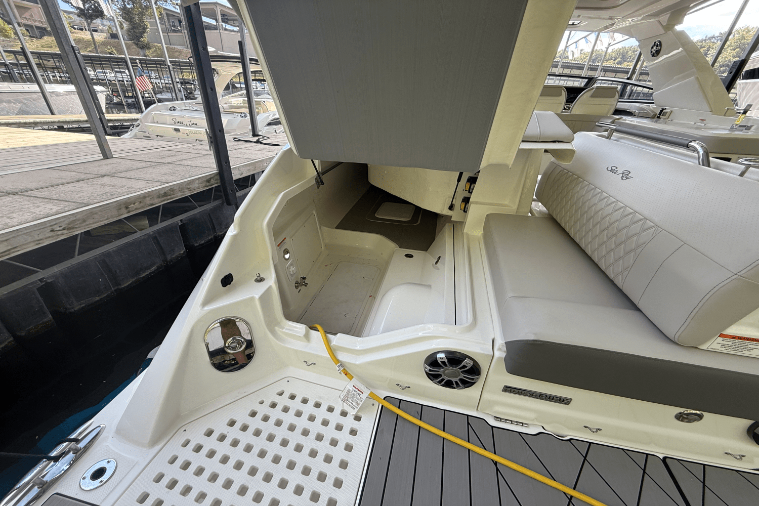 2026 Sea Ray SLX 400 Image Thumbnail #18