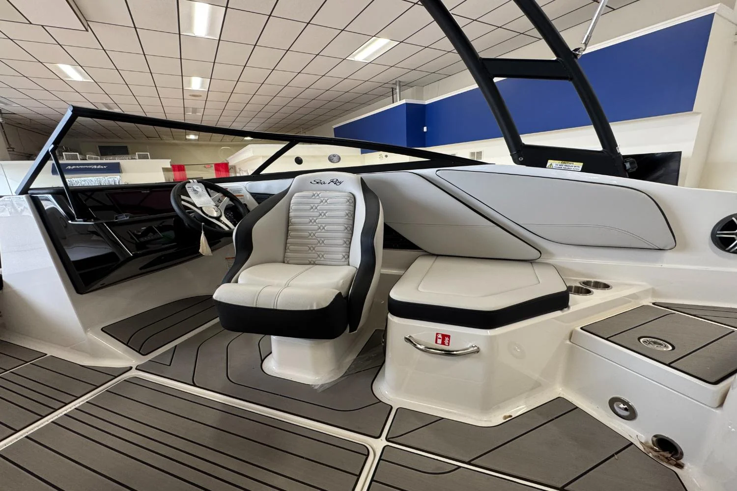 2026 Sea Ray SPX 210 Outboard Image Thumbnail #18