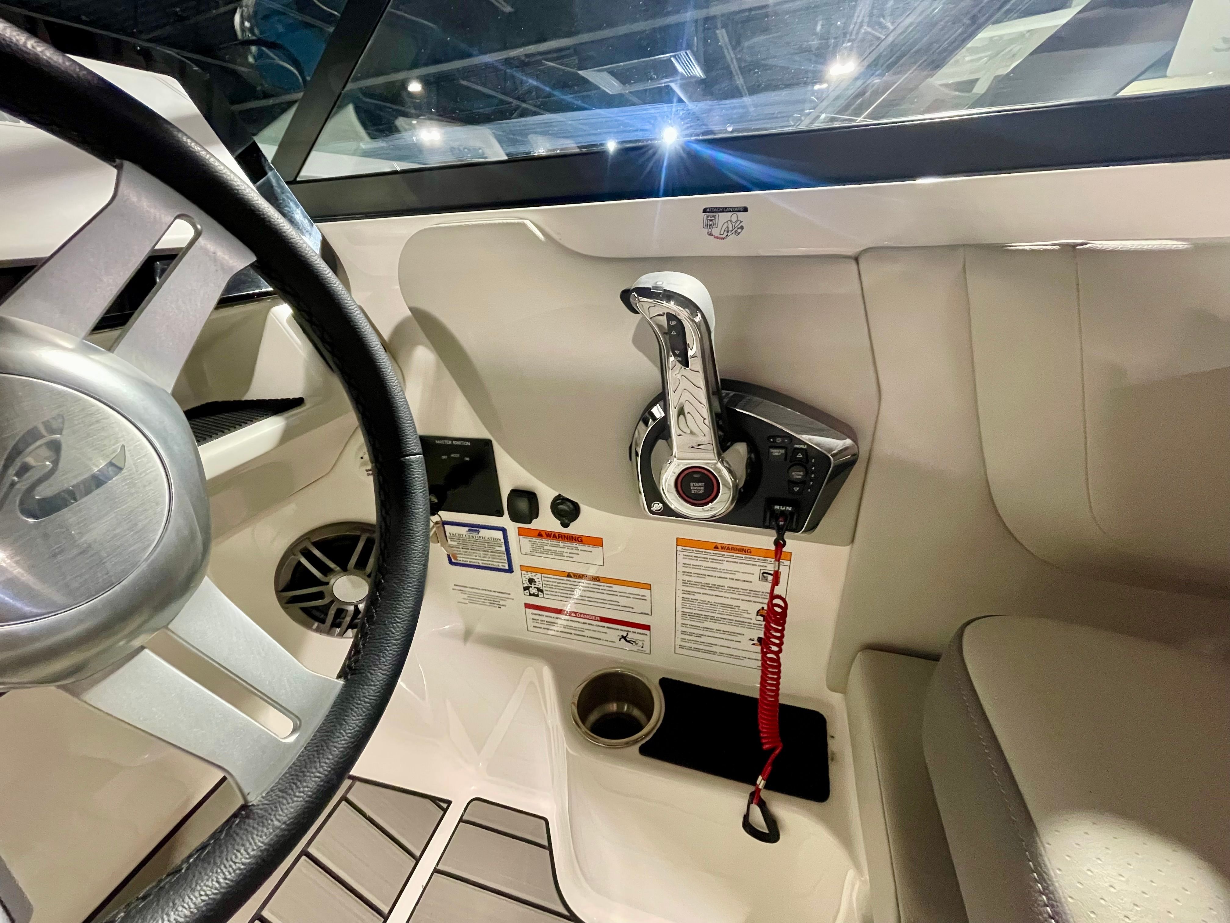 2026 Sea Ray SDX 270 Outboard Image Thumbnail #9