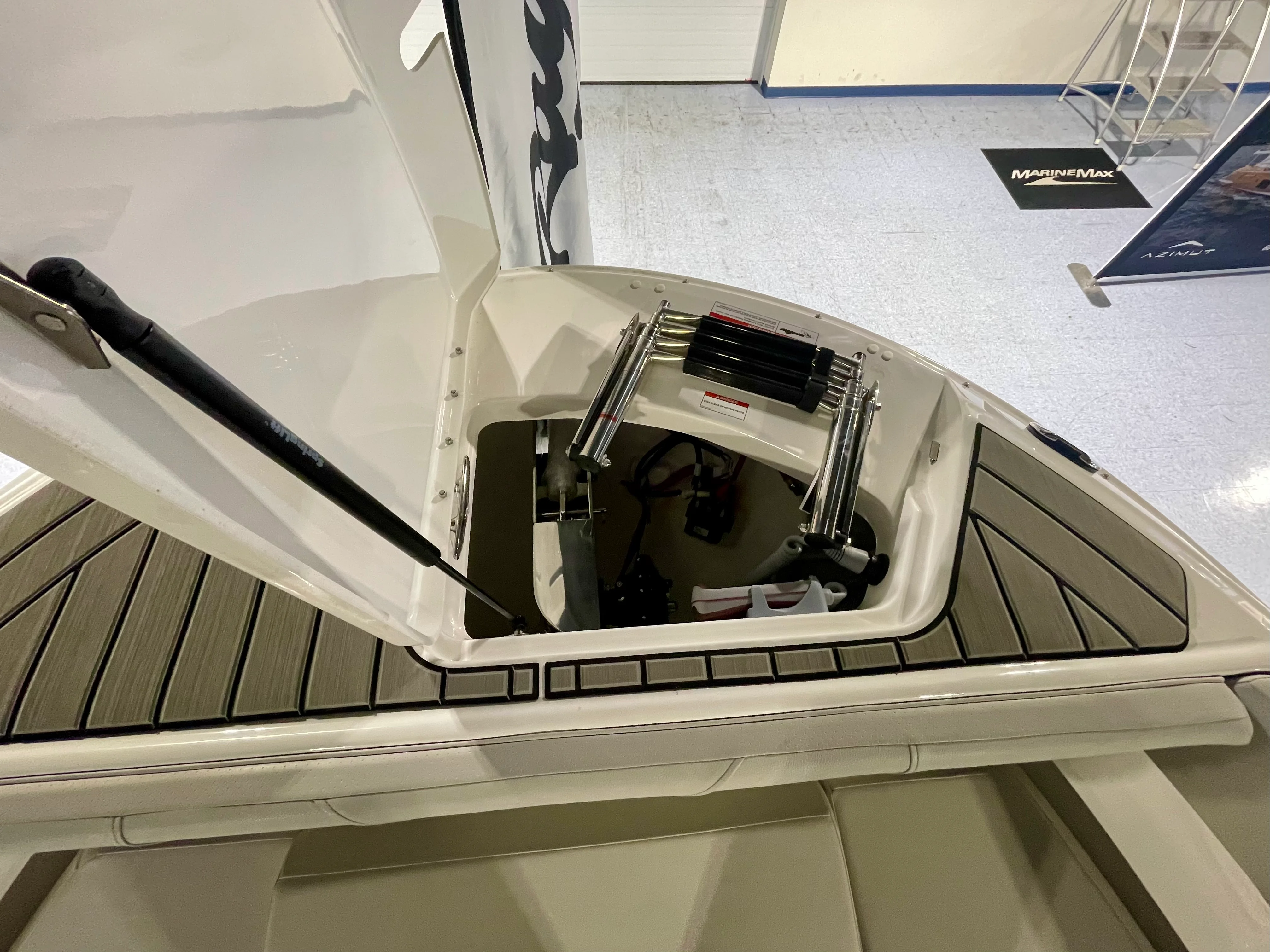 2026 Sea Ray SDX 270 Outboard Image Thumbnail #16