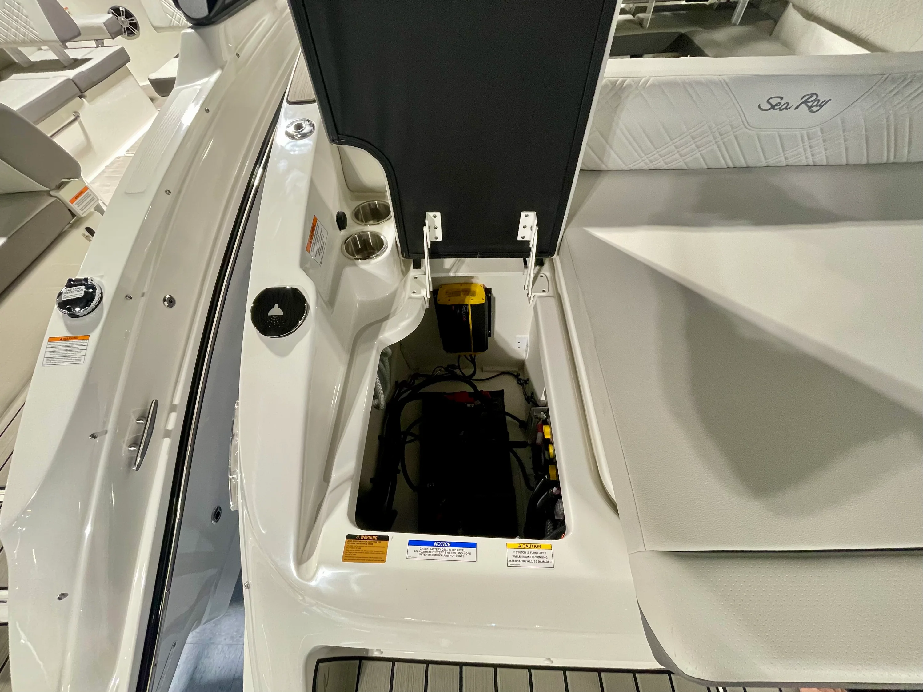 2026 Sea Ray SDX 270 Outboard Image Thumbnail #3