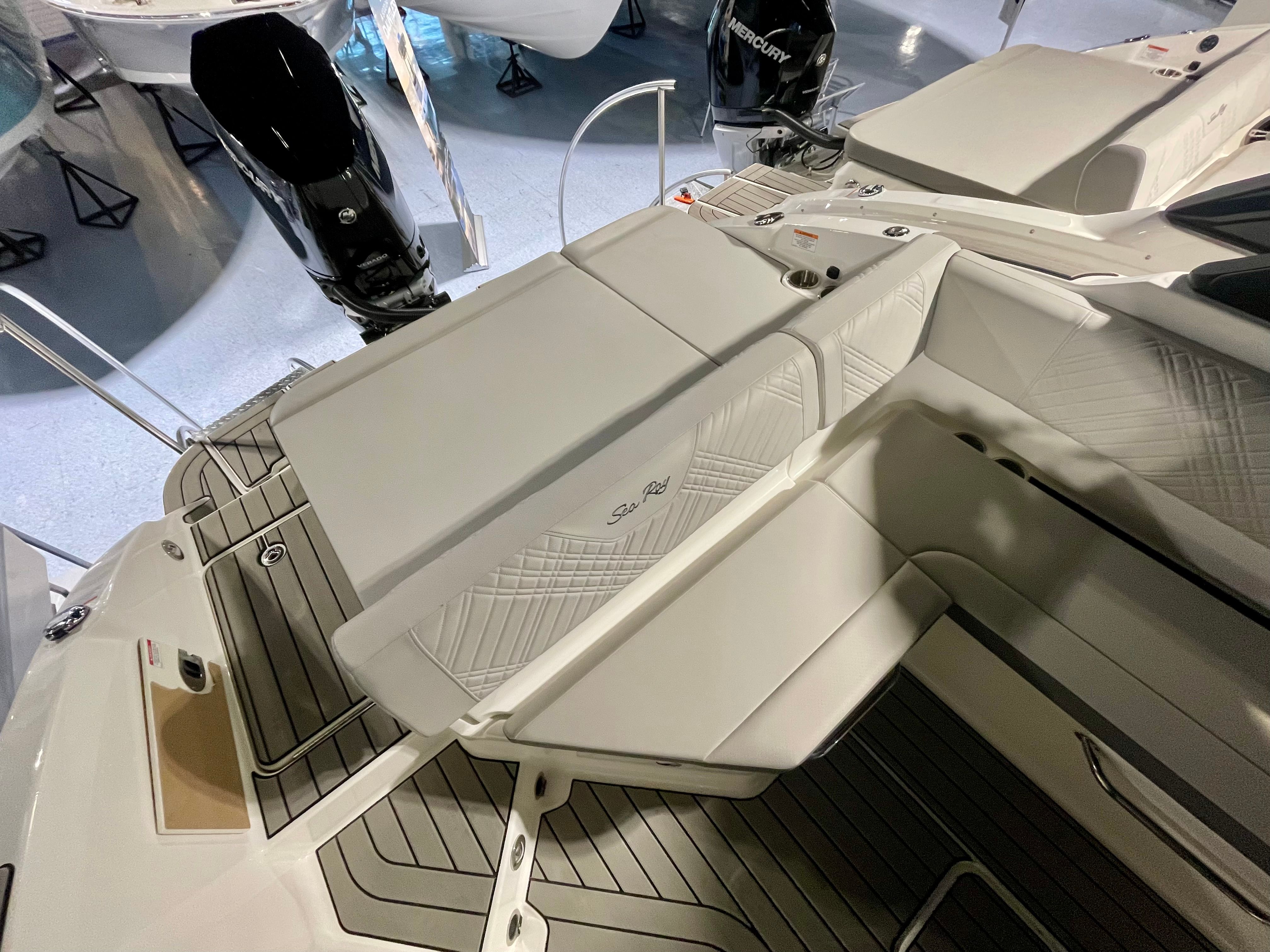 2026 Sea Ray SDX 270 Outboard Image Thumbnail #4