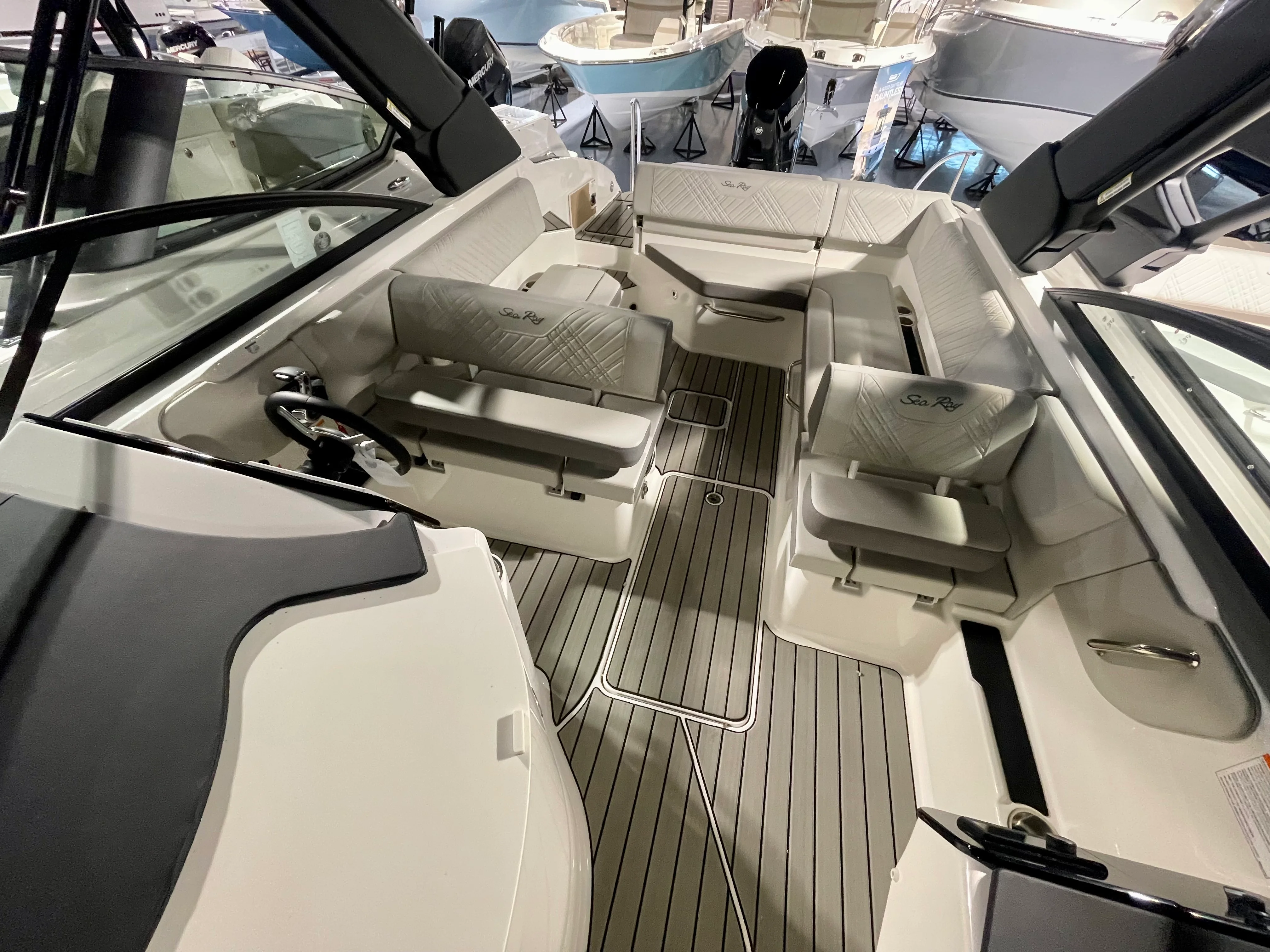 2026 Sea Ray SDX 270 Outboard Image Thumbnail #13