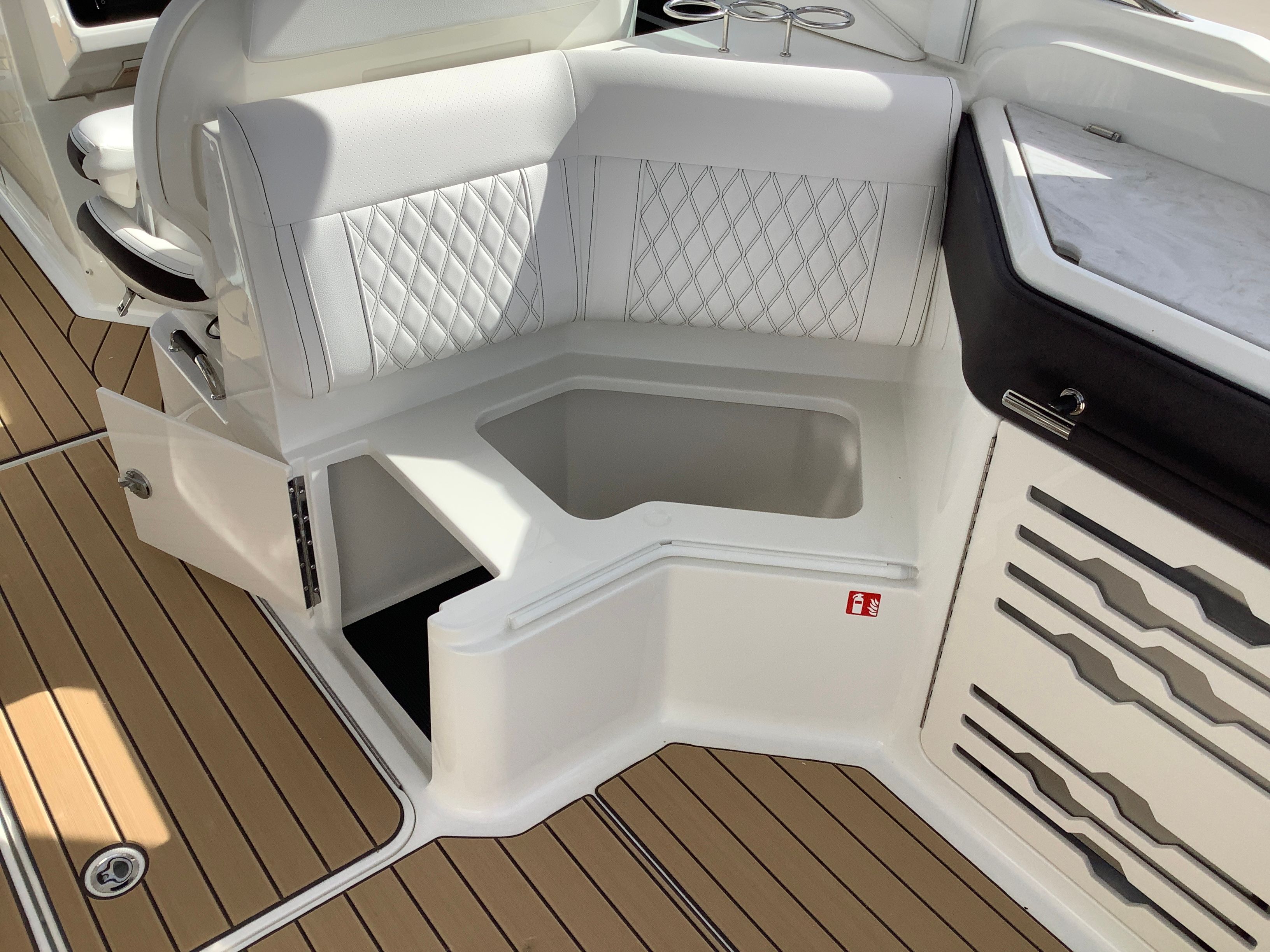 2026 Sea Ray SLX 310 Image Thumbnail #25