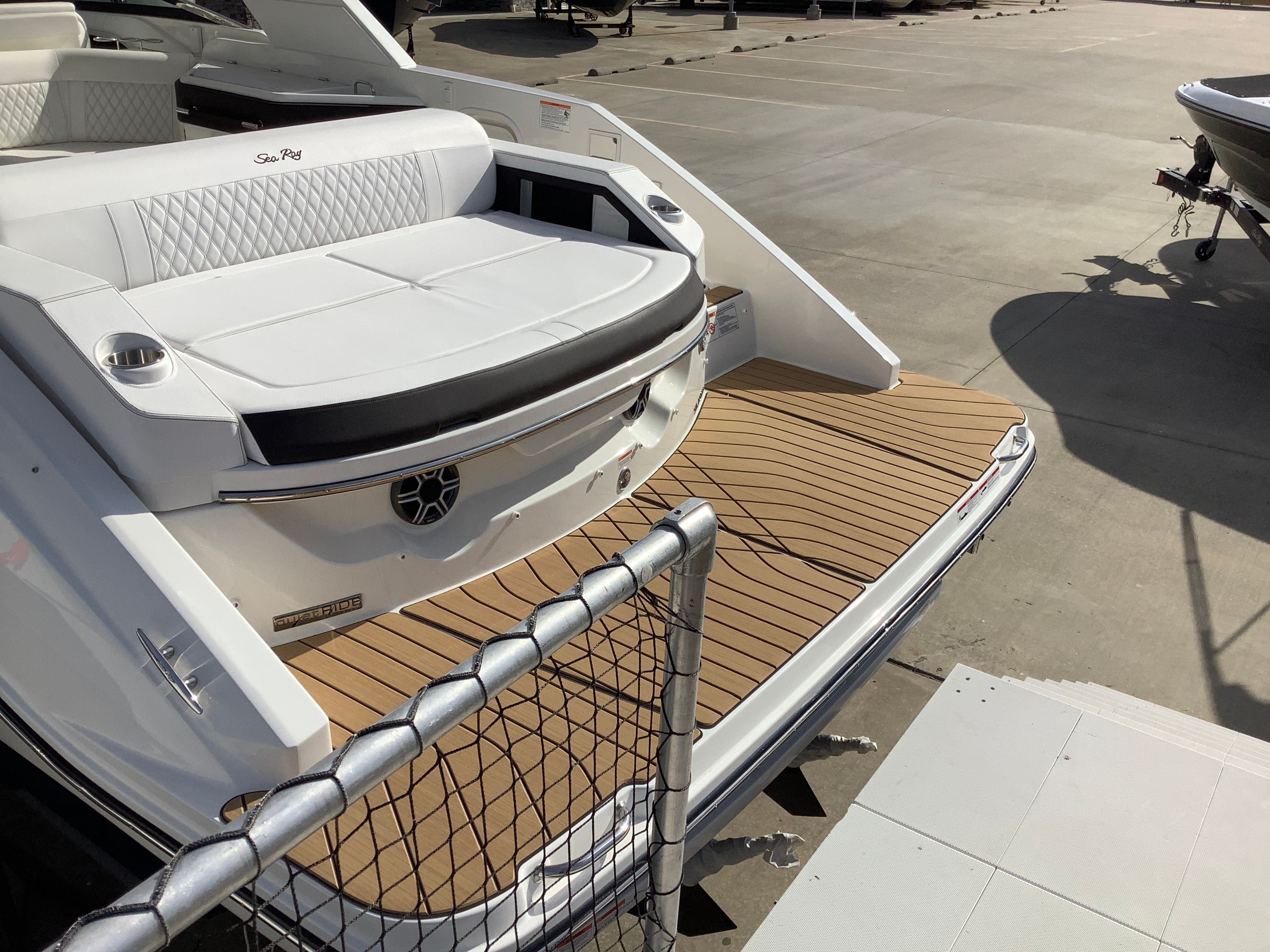 2026 Sea Ray SLX 310 Image Thumbnail #3