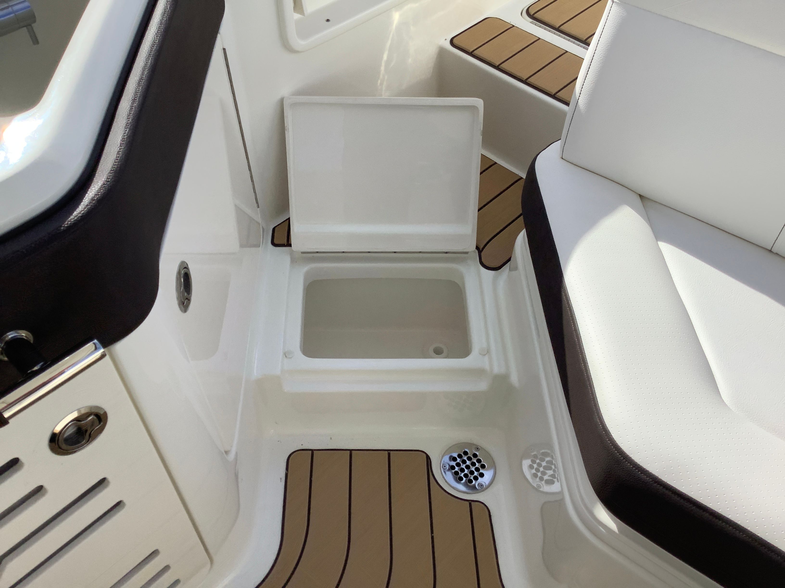 2026 Sea Ray SLX 310 Image Thumbnail #20