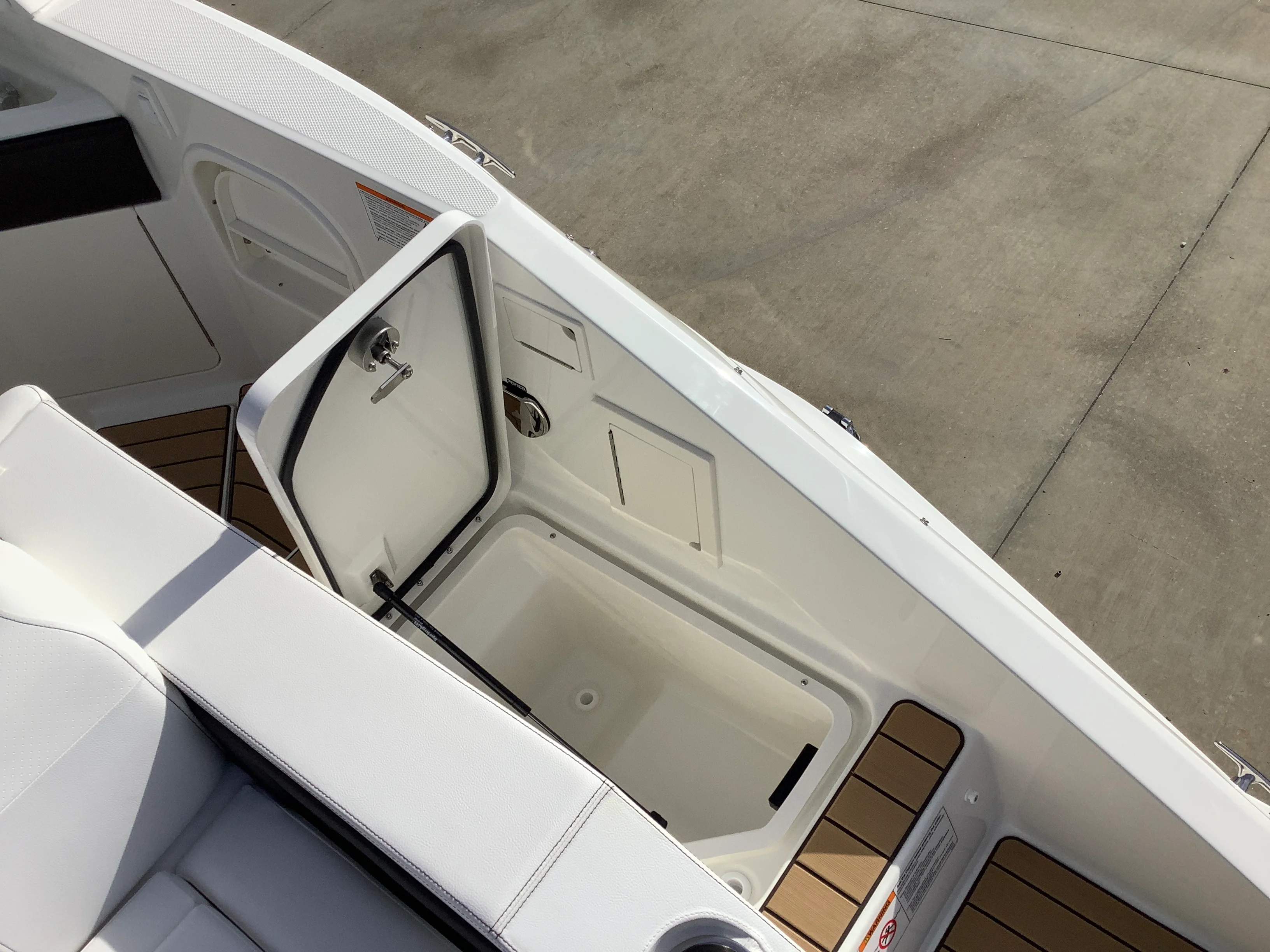 2026 Sea Ray SLX 310 Image Thumbnail #10