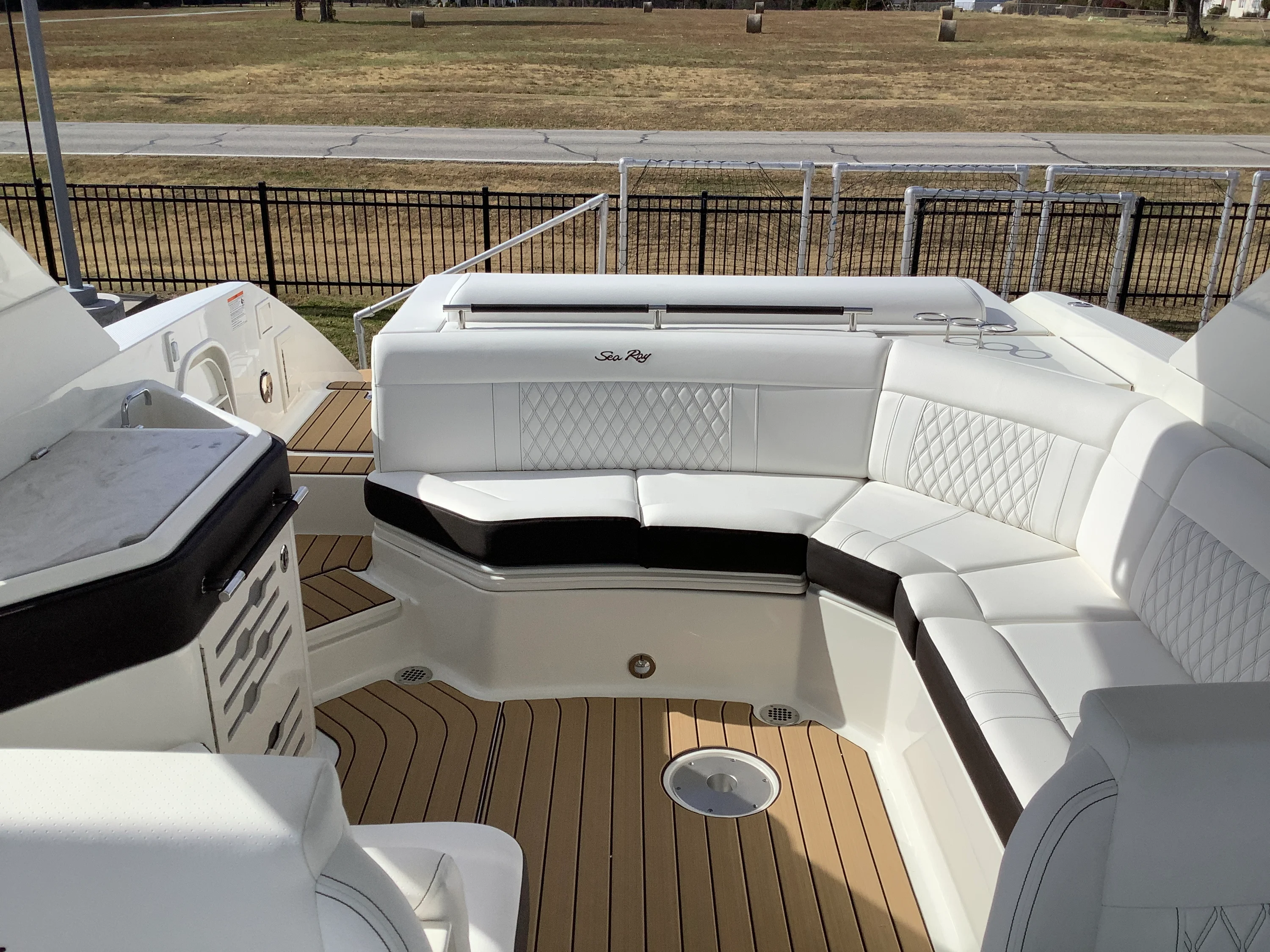 2026 Sea Ray SLX 310 Image Thumbnail #18