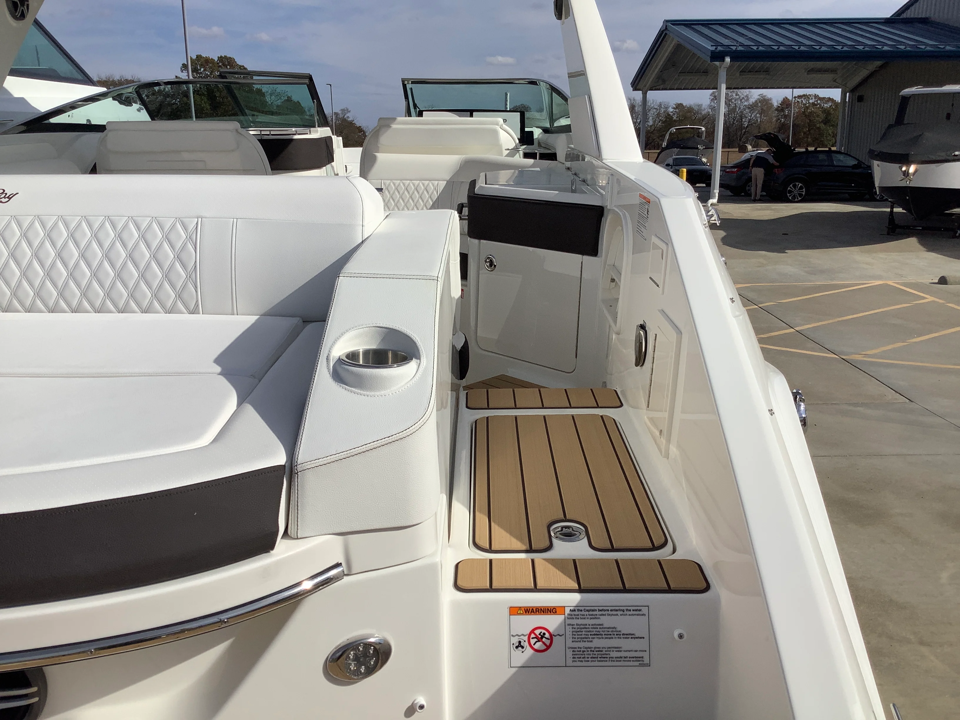 2026 Sea Ray SLX 310 Image Thumbnail #9