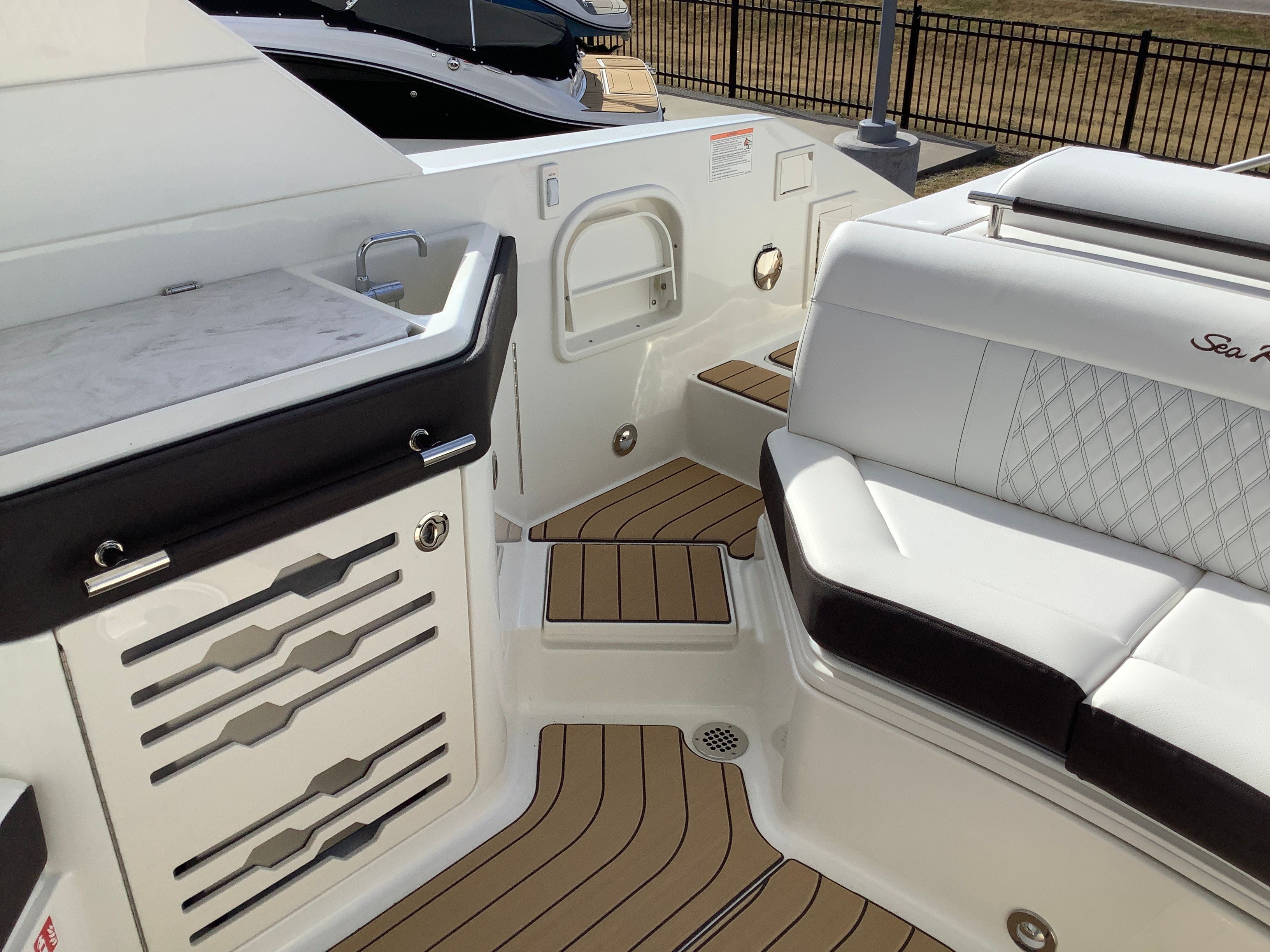 2026 Sea Ray SLX 310 Image Thumbnail #12