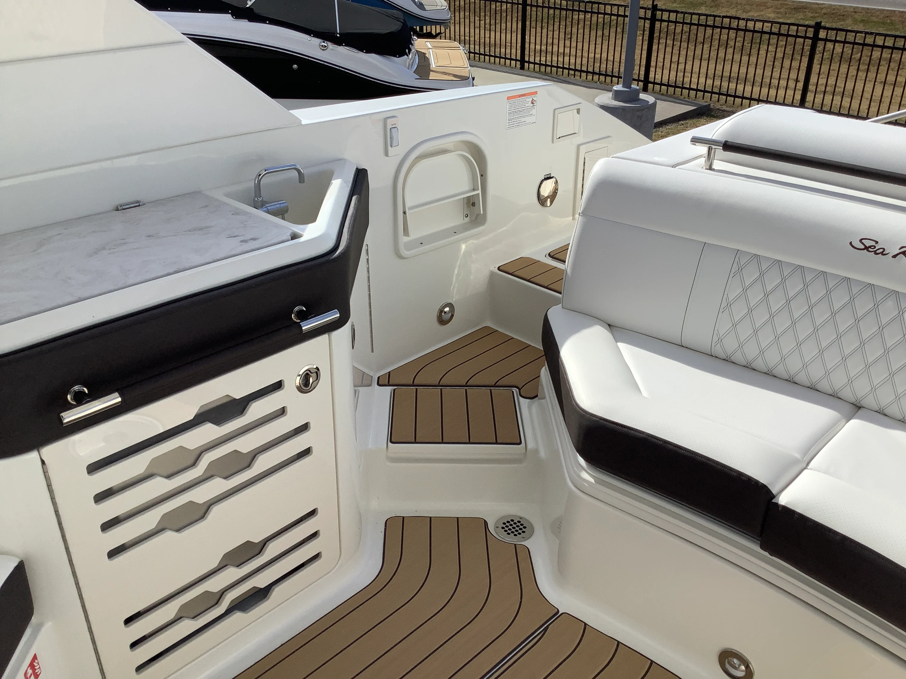 2026 Sea Ray SLX 310 Image Thumbnail #12