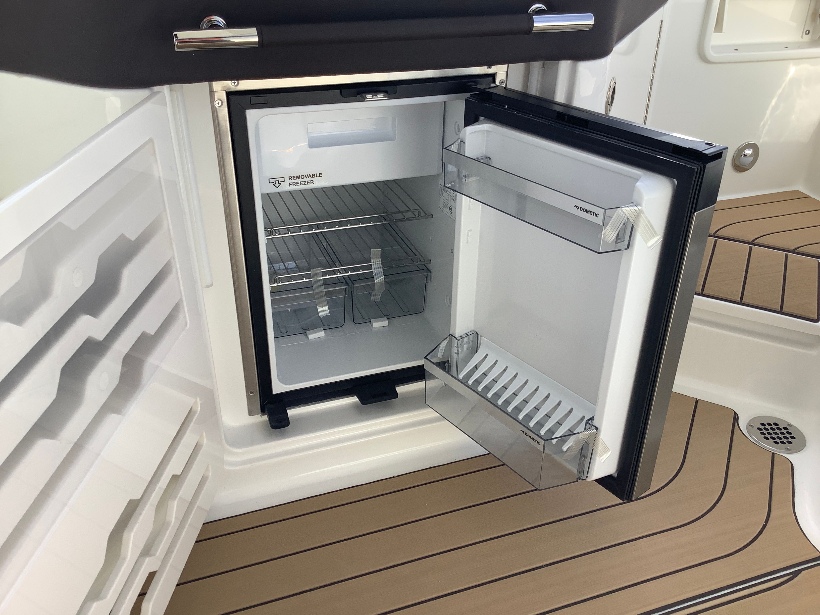 2026 Sea Ray SLX 310 Image Thumbnail #17