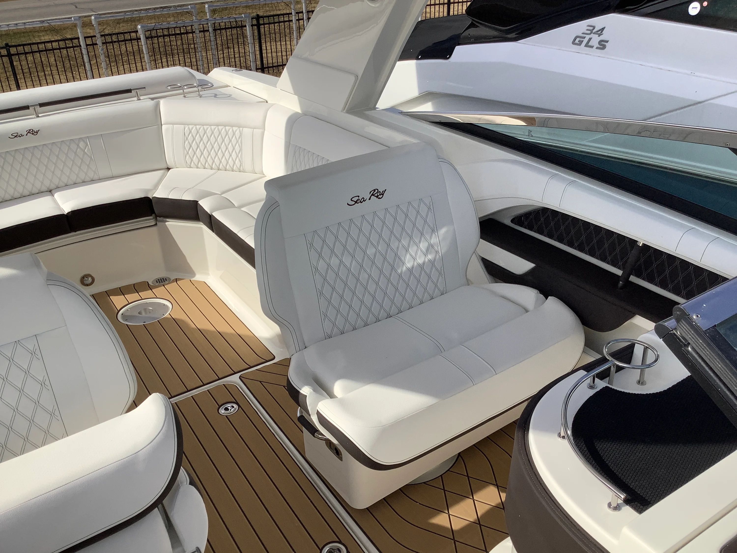 2026 Sea Ray SLX 310 Image Thumbnail #30