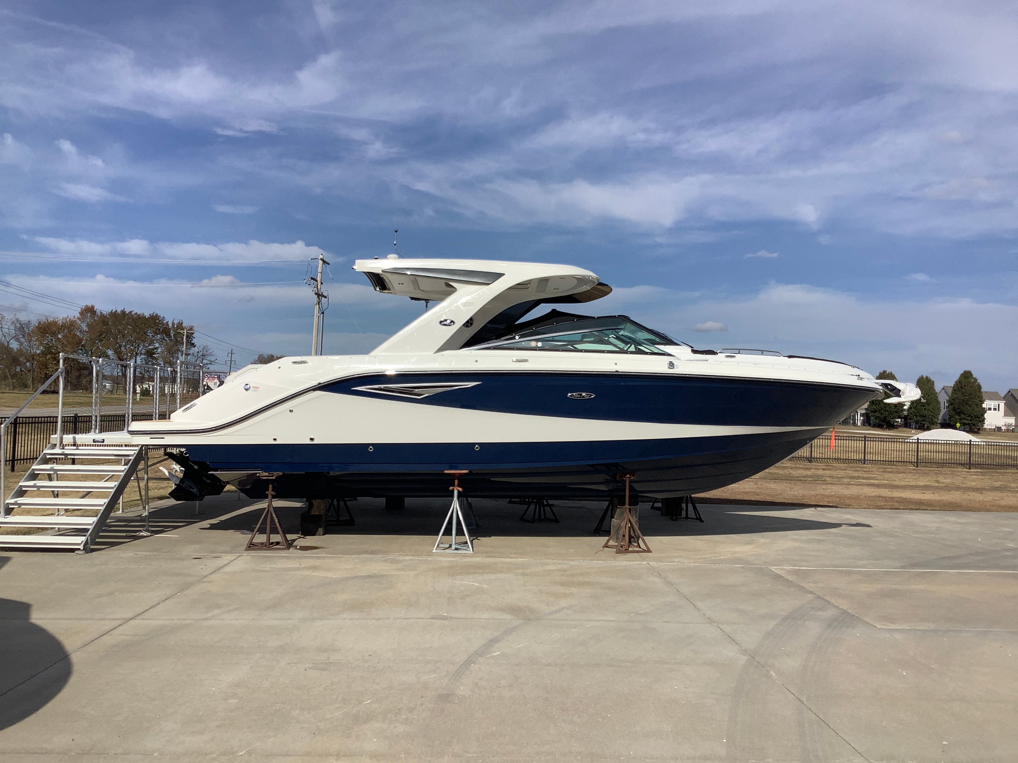 2026 Sea Ray SLX 310 Image Thumbnail #1