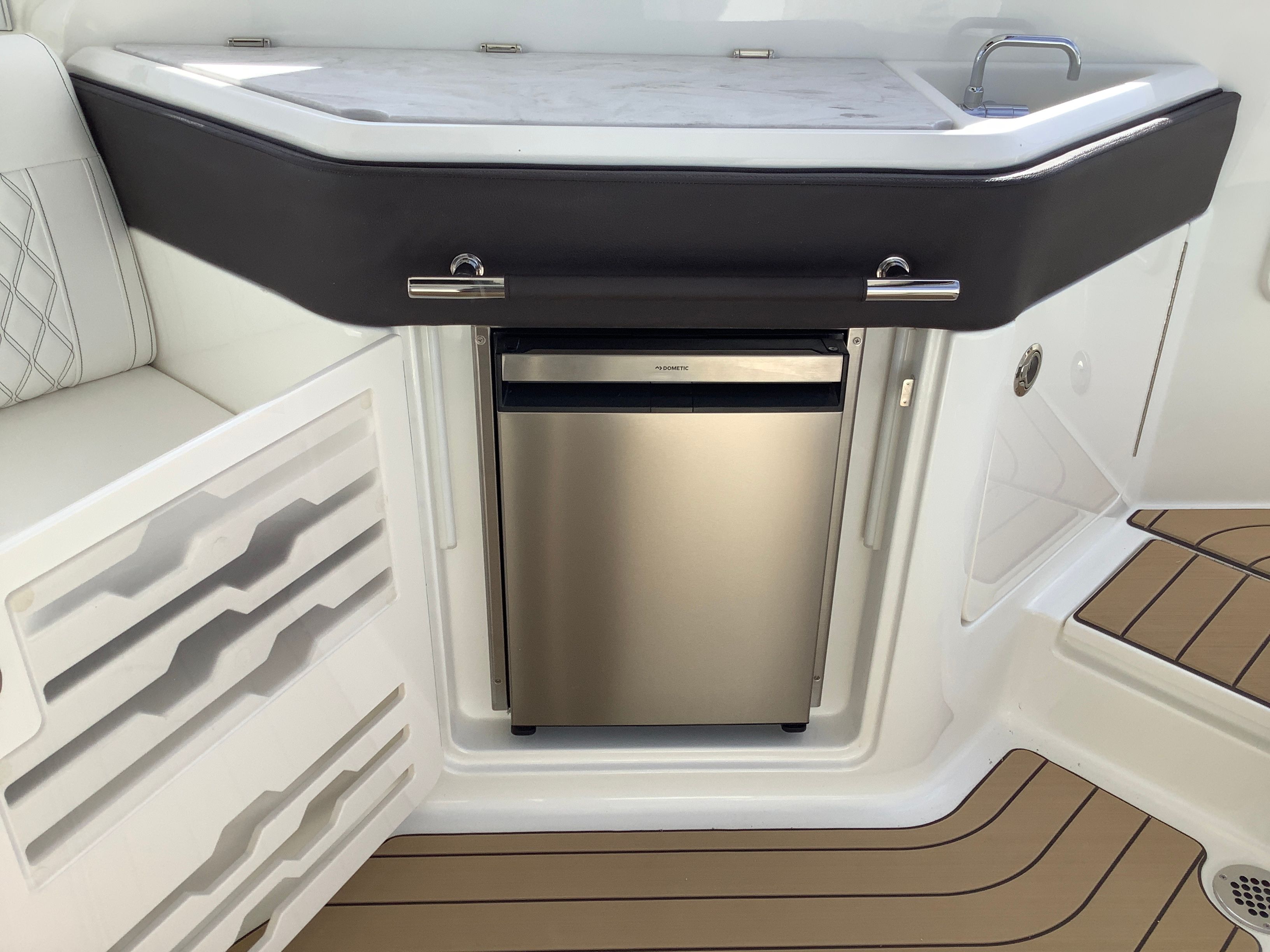 2026 Sea Ray SLX 310 Image Thumbnail #16