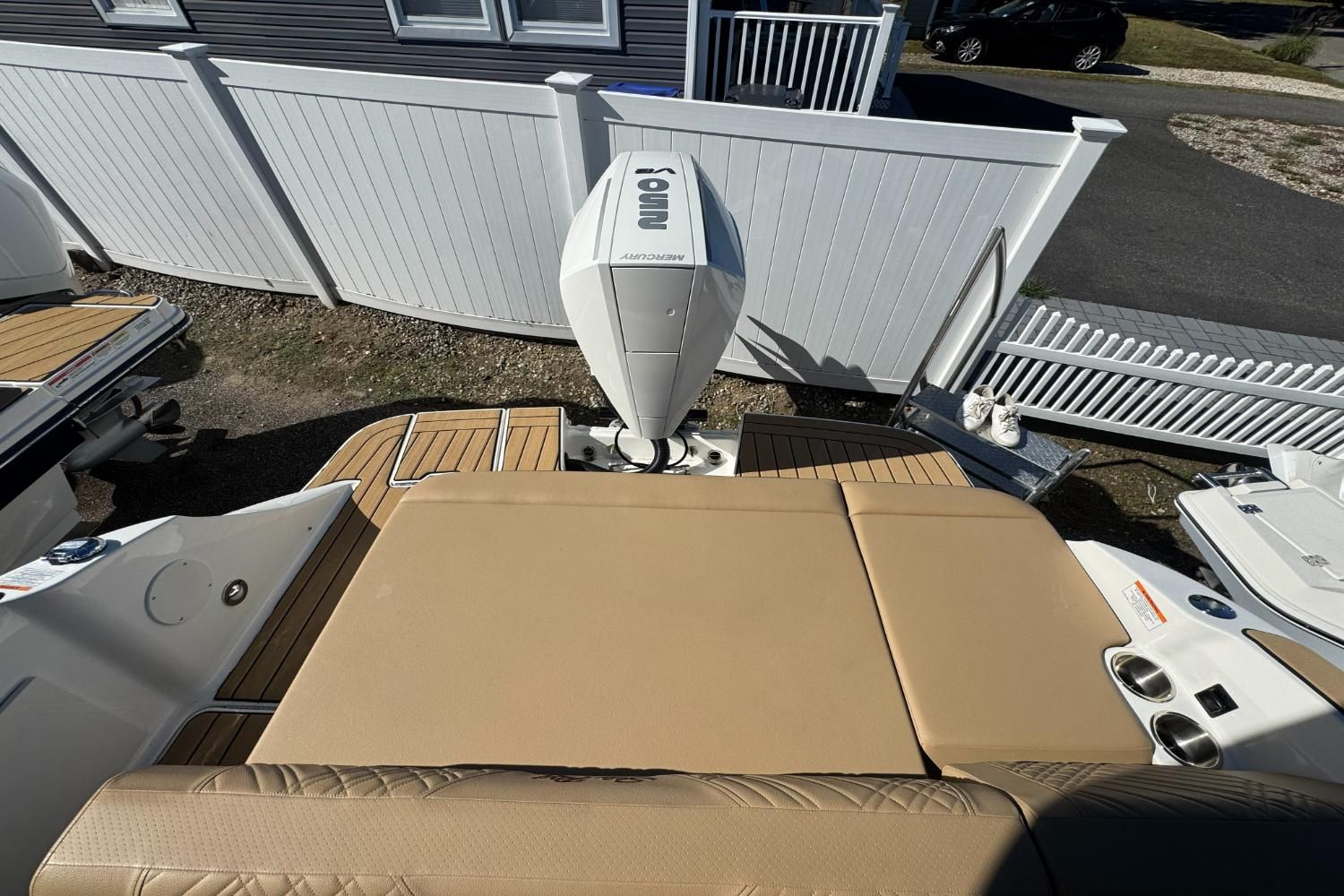 2026 Sea Ray SDX 230 Outboard Image Thumbnail #7