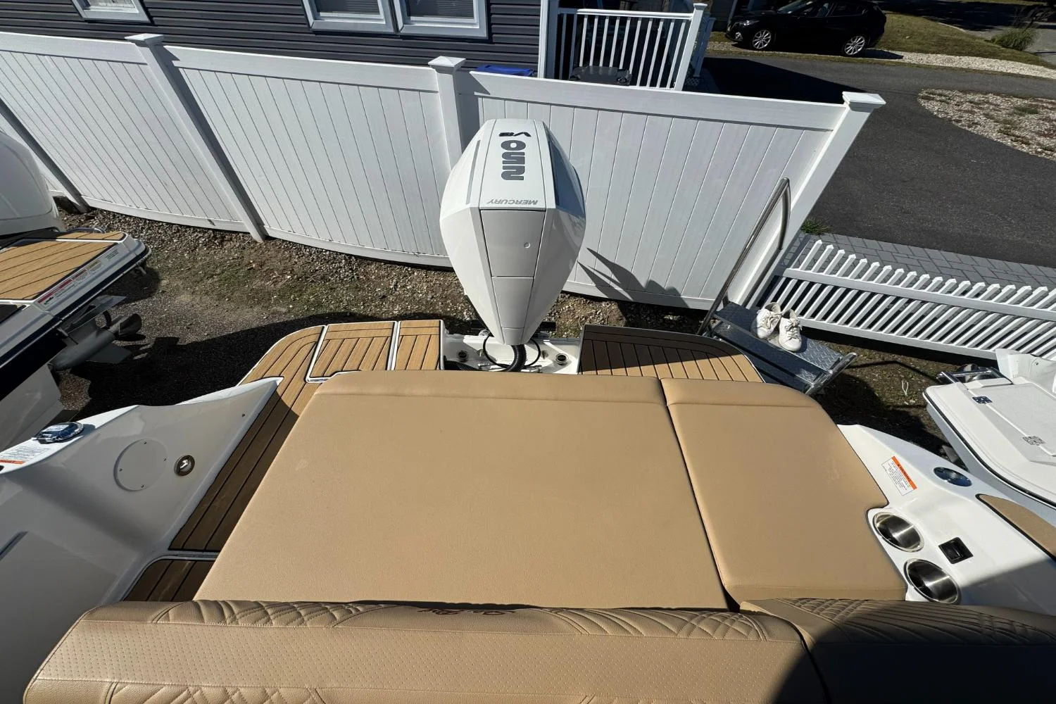 2026 Sea Ray SDX 230 Outboard Image Thumbnail #7