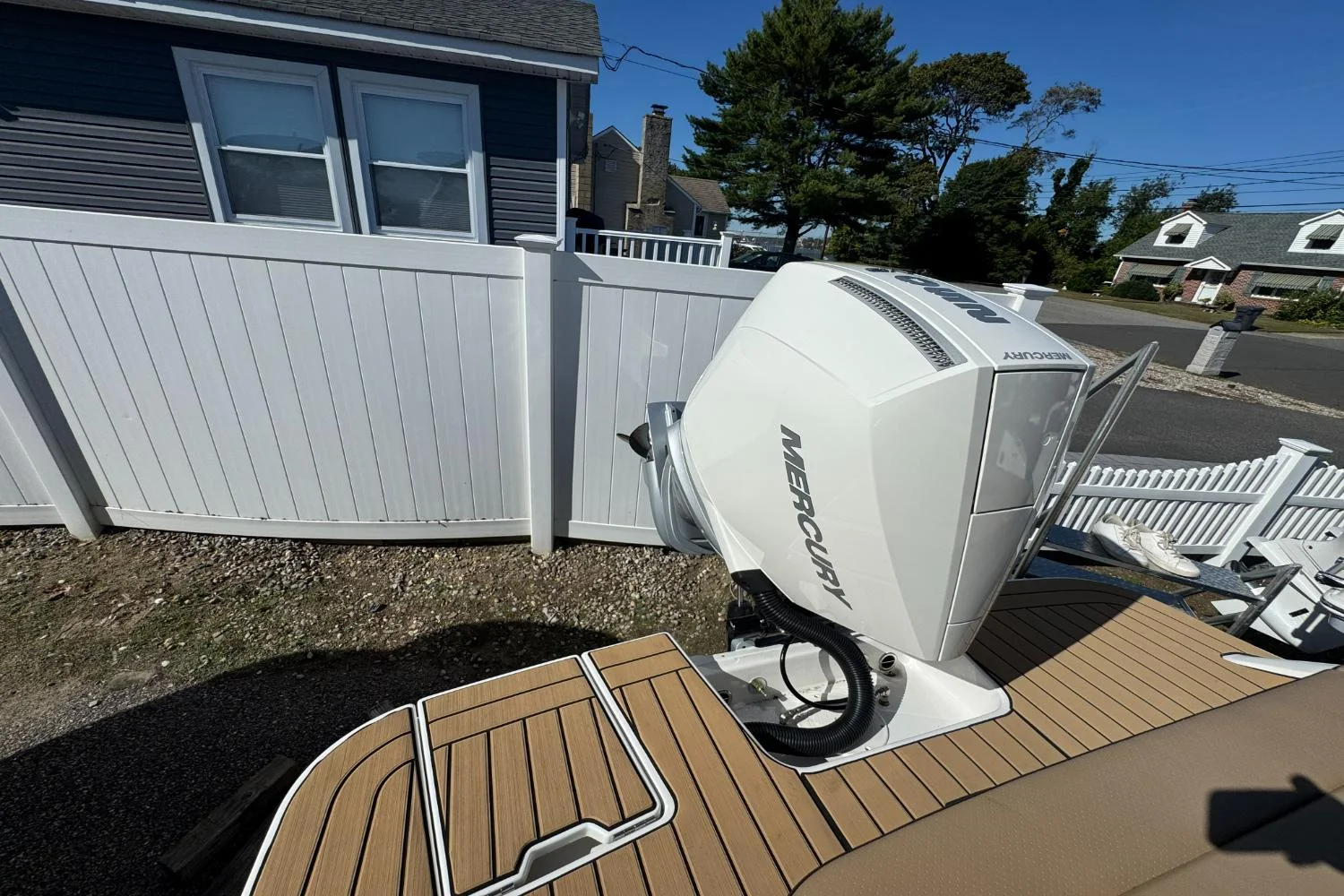 2026 Sea Ray SDX 230 Outboard Image Thumbnail #6