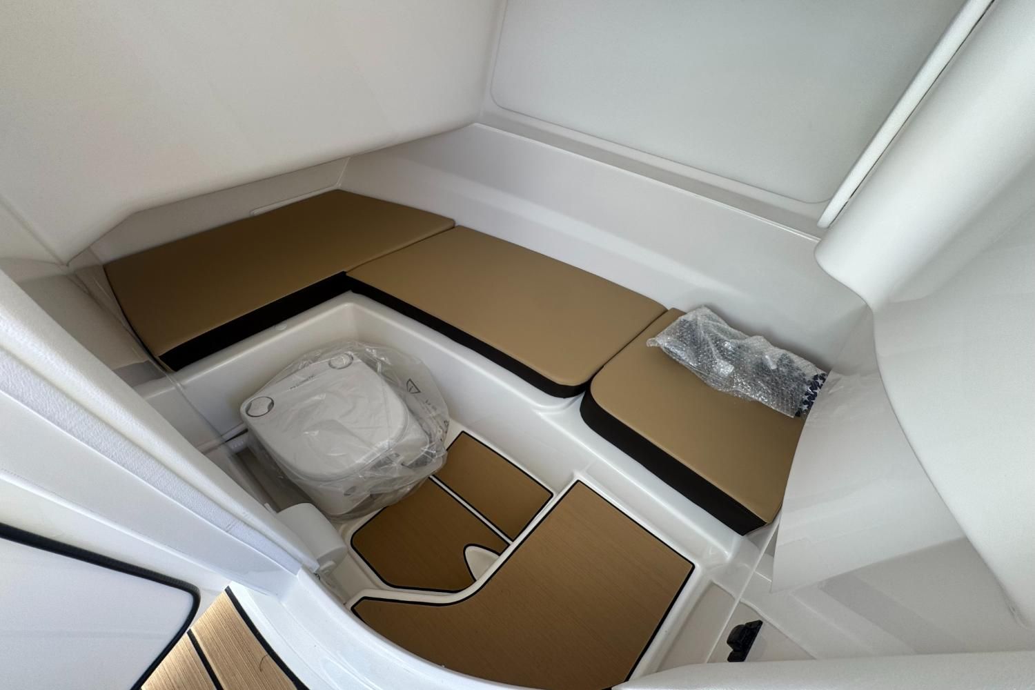 2026 Sea Ray SDX 230 Outboard Image Thumbnail #21