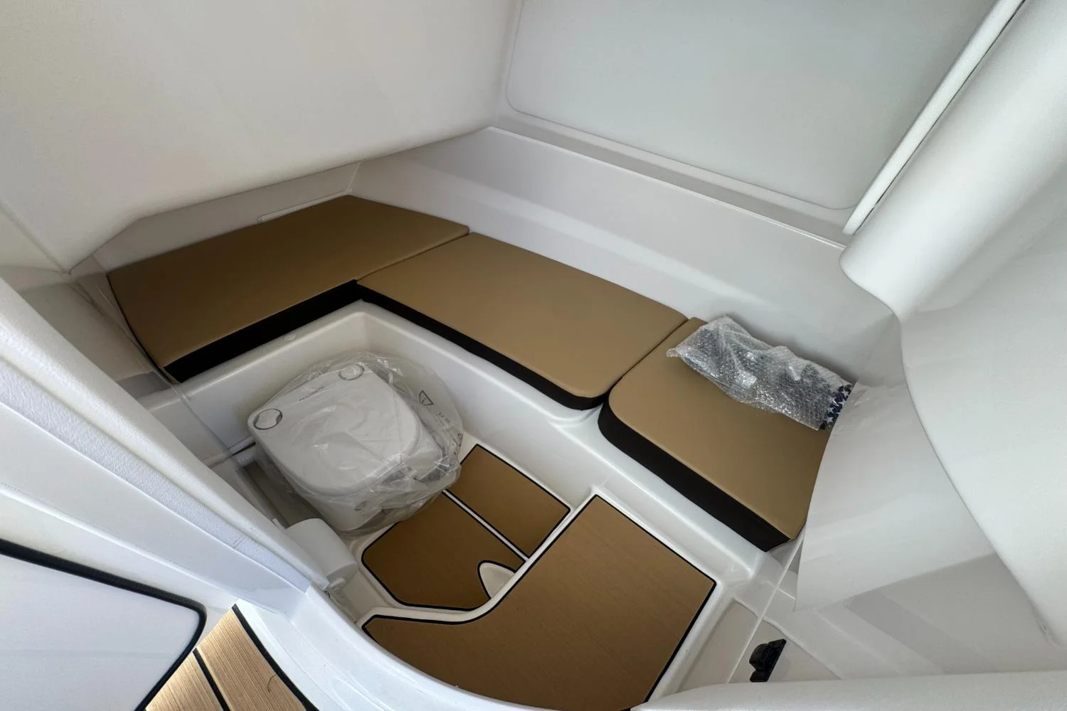 2026 Sea Ray SDX 230 Outboard Image Thumbnail #21