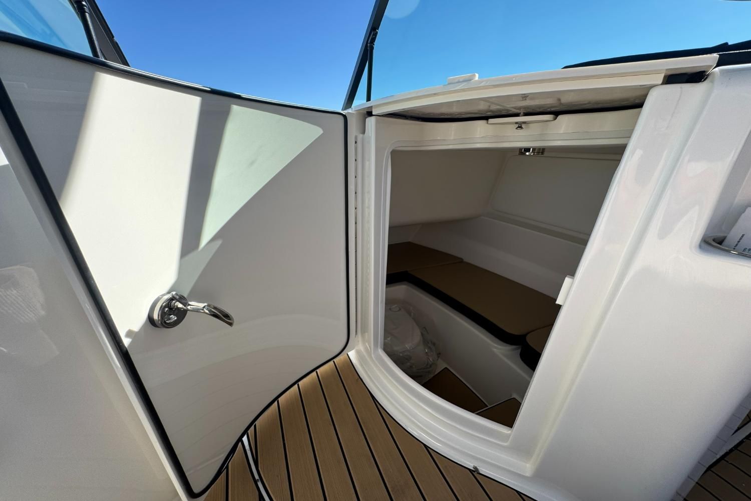 2026 Sea Ray SDX 230 Outboard Image Thumbnail #20