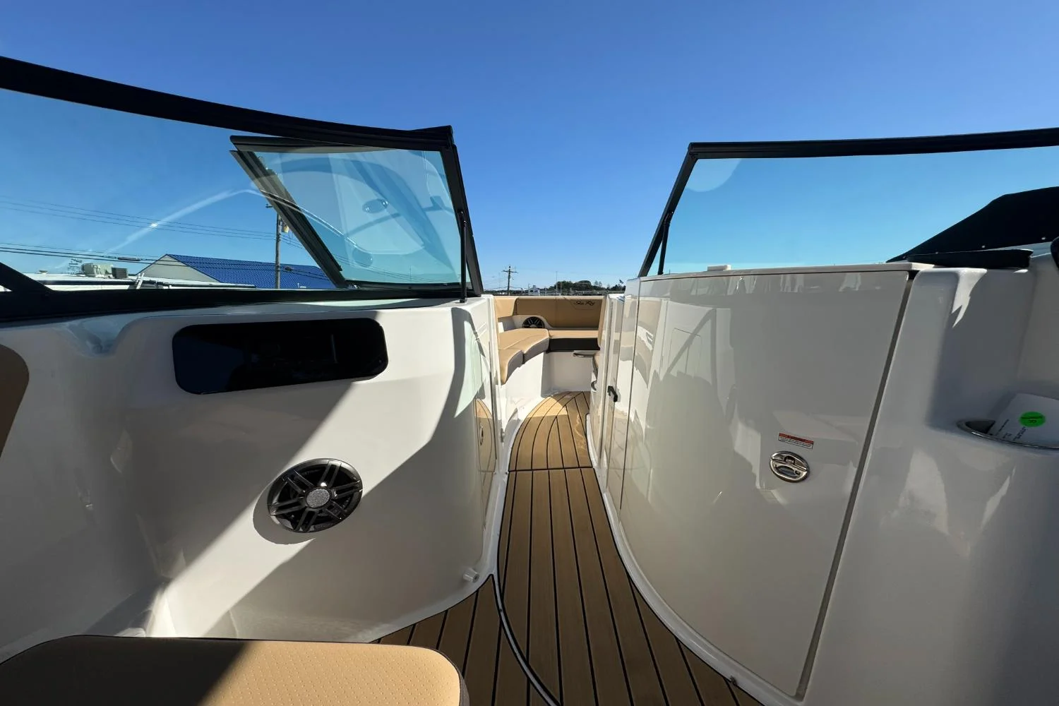 2026 Sea Ray SDX 230 Outboard Image Thumbnail #19