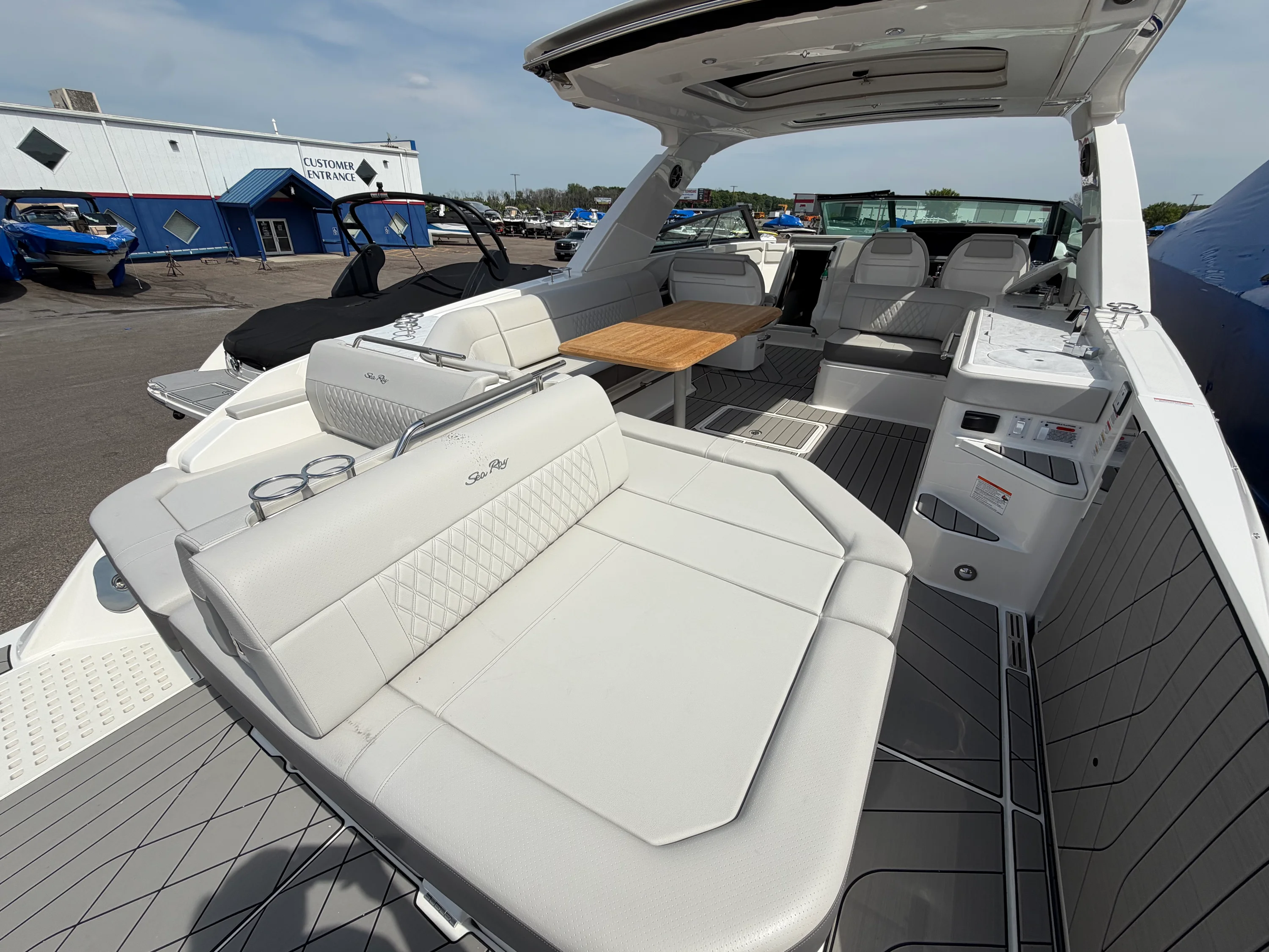 2026 Sea Ray SLX 400 Image Thumbnail #13