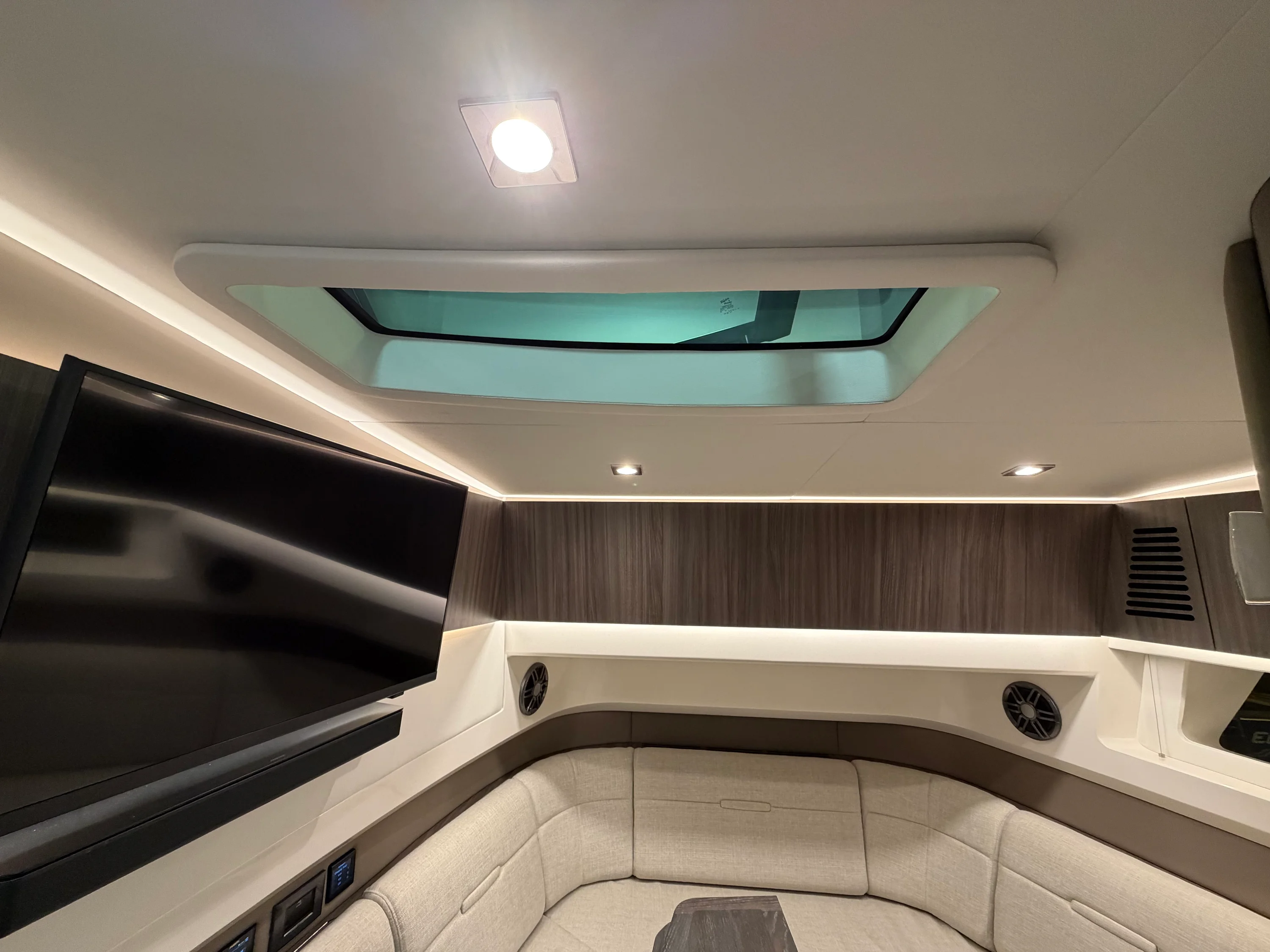 2026 Sea Ray SLX 400 Image Thumbnail #32