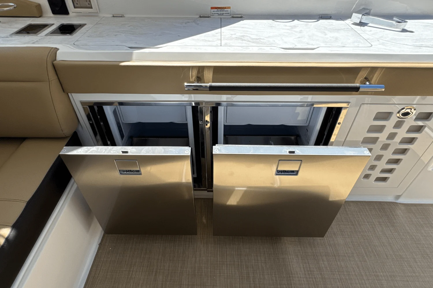 2026 Sea Ray SLX 400 Outboard Image Thumbnail #19