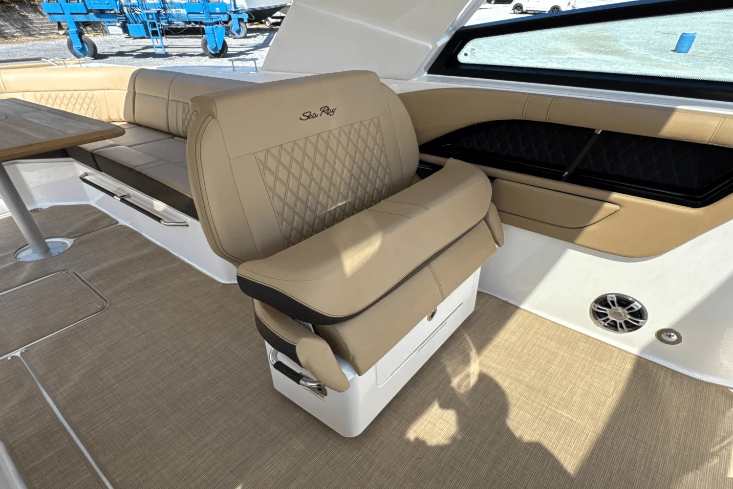 2026 Sea Ray SLX 400 Outboard Image Thumbnail #31