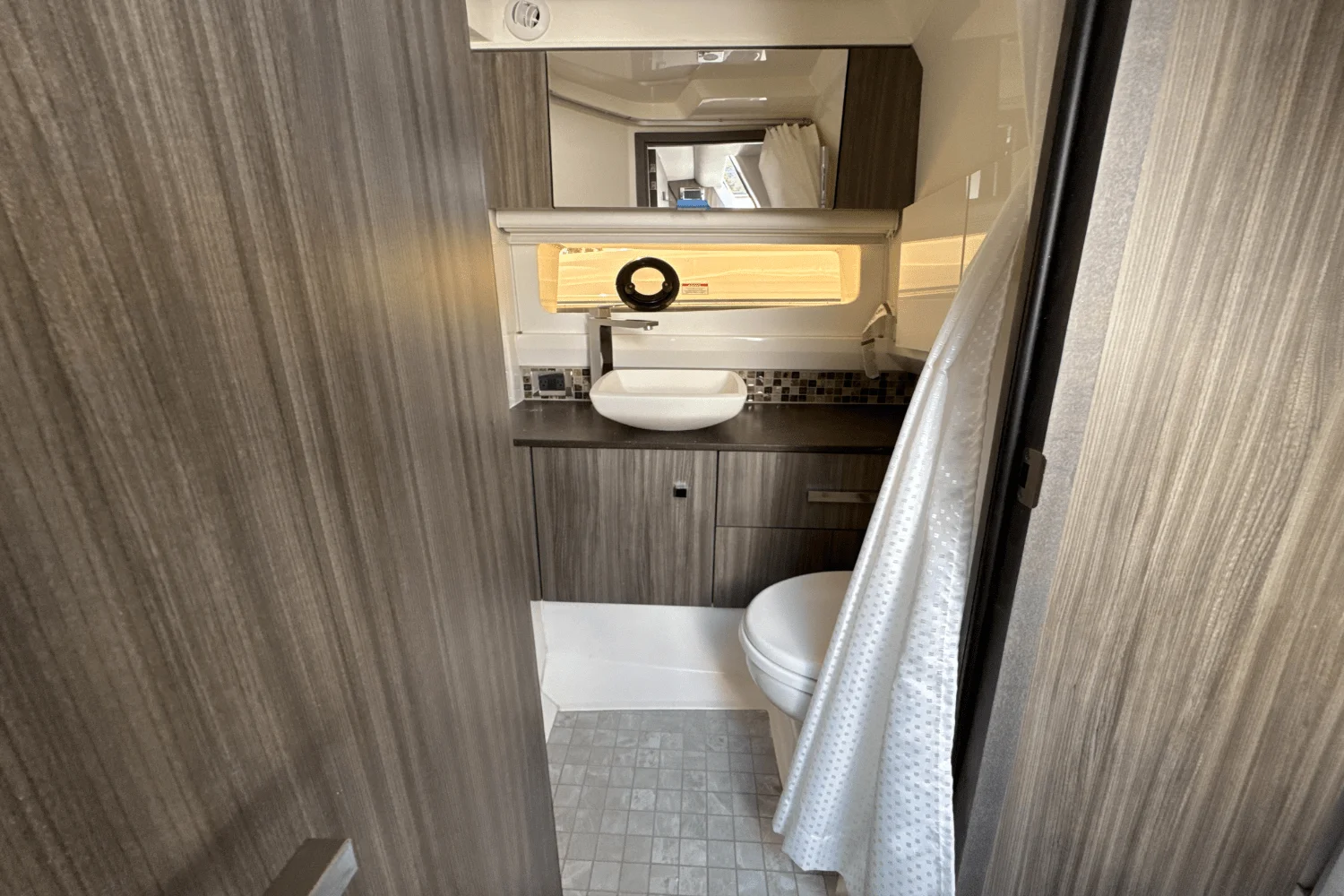 2026 Sea Ray SLX 400 Outboard Image Thumbnail #44