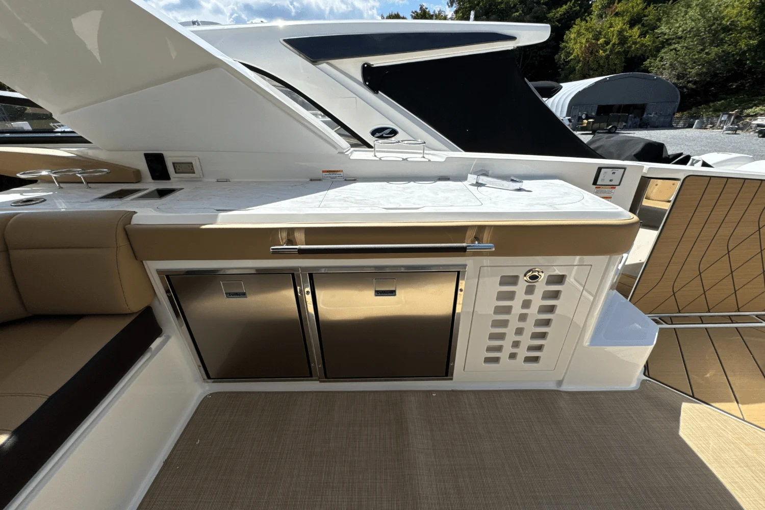 2026 Sea Ray SLX 400 Outboard Image Thumbnail #15