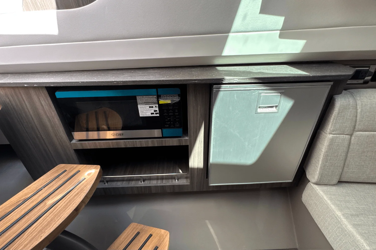 2026 Sea Ray SLX 400 Outboard Image Thumbnail #38