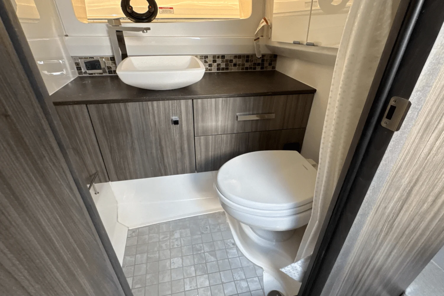 2026 Sea Ray SLX 400 Outboard Image Thumbnail #45