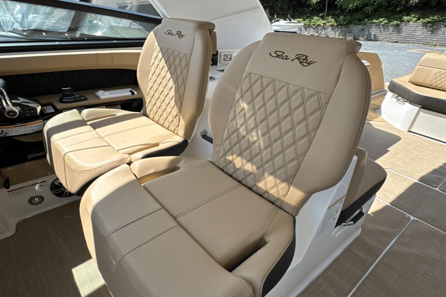 2026 Sea Ray SLX 400 Outboard Image Thumbnail #25