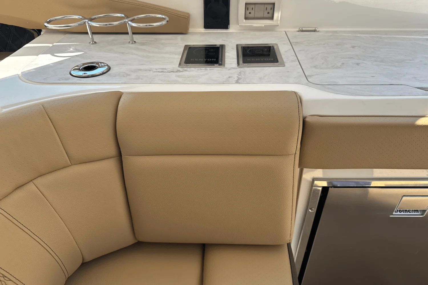 2026 Sea Ray SLX 400 Outboard Image Thumbnail #21