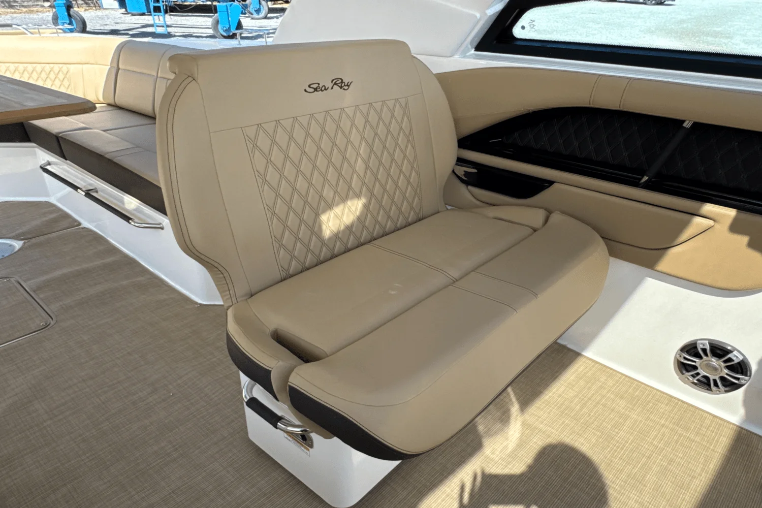 2026 Sea Ray SLX 400 Outboard Image Thumbnail #32