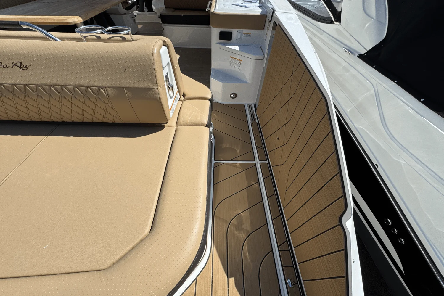 2026 Sea Ray SLX 400 Outboard Image Thumbnail #7