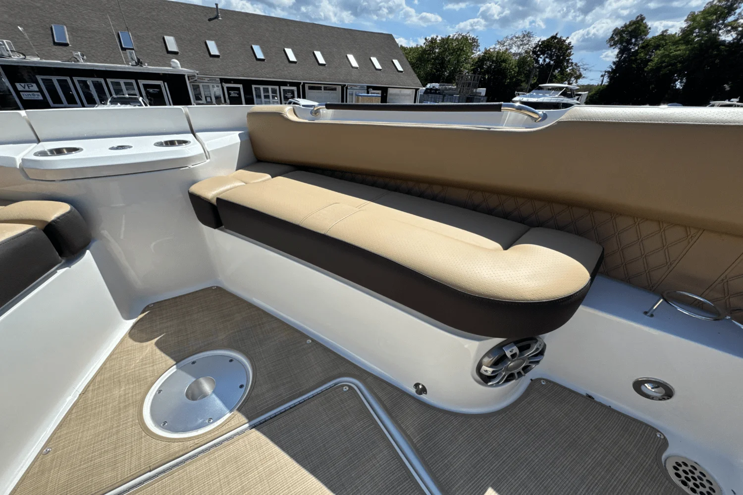 2026 Sea Ray SLX 400 Outboard Image Thumbnail #54