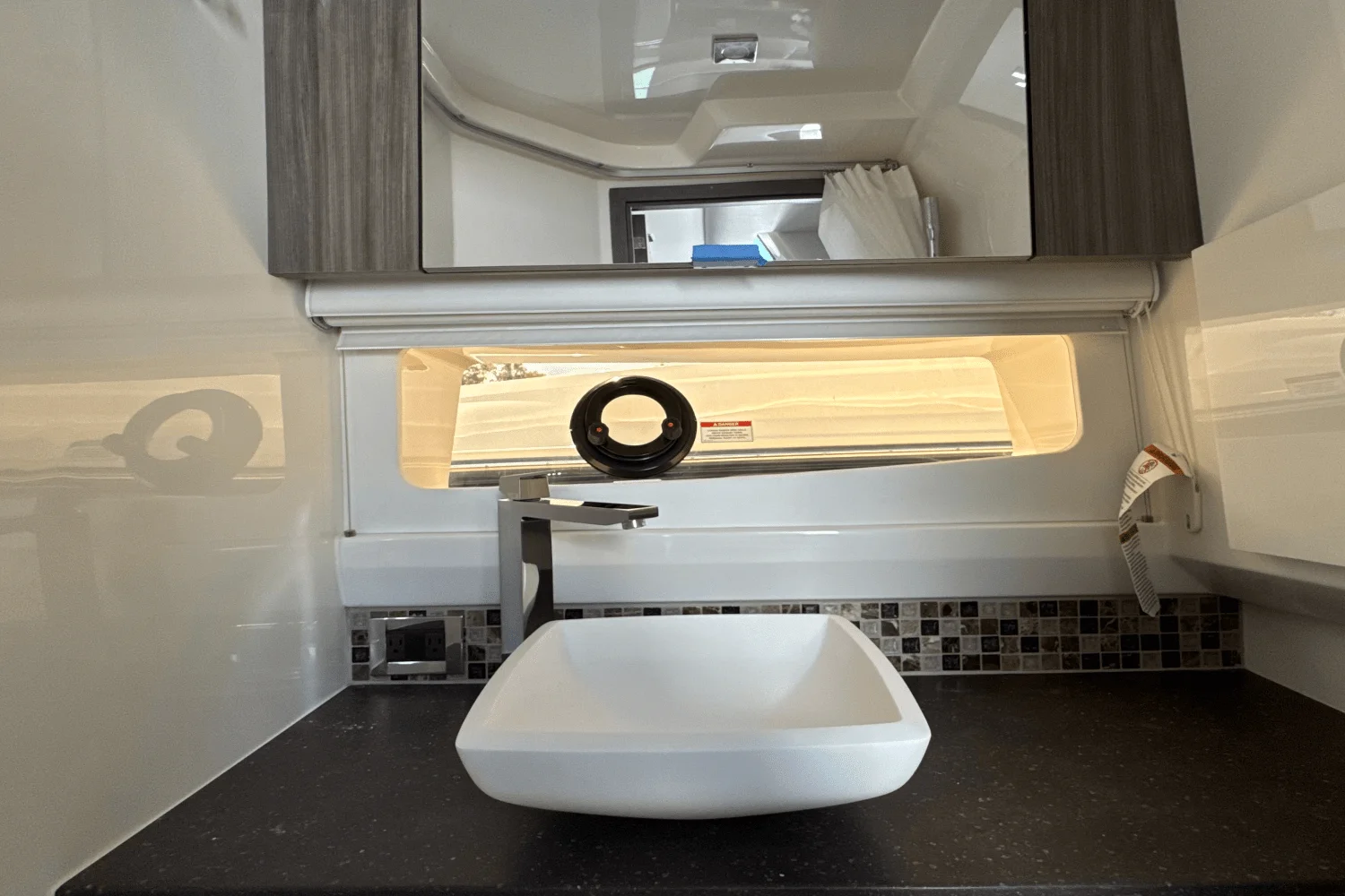 2026 Sea Ray SLX 400 Outboard Image Thumbnail #47