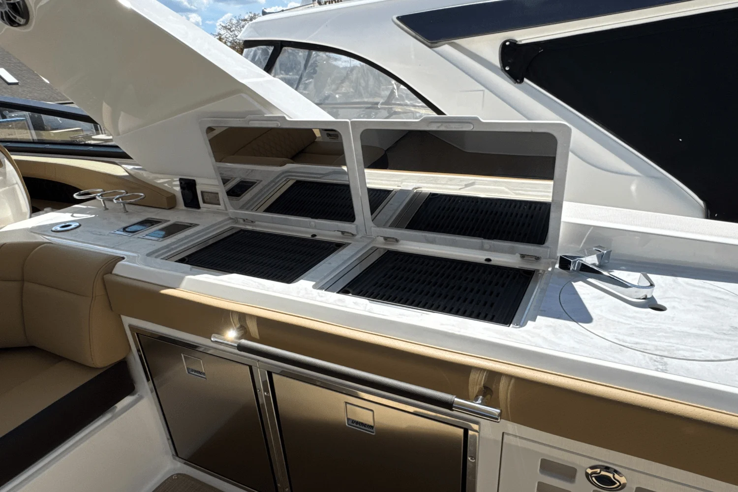 2026 Sea Ray SLX 400 Outboard Image Thumbnail #17