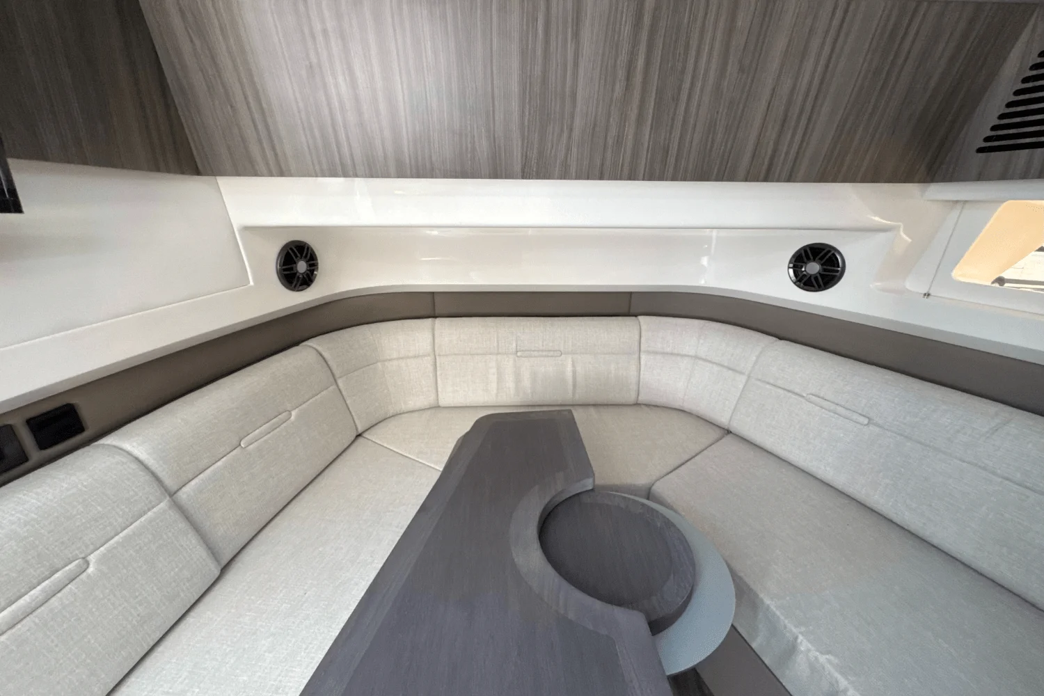 2026 Sea Ray SLX 400 Outboard Image Thumbnail #41