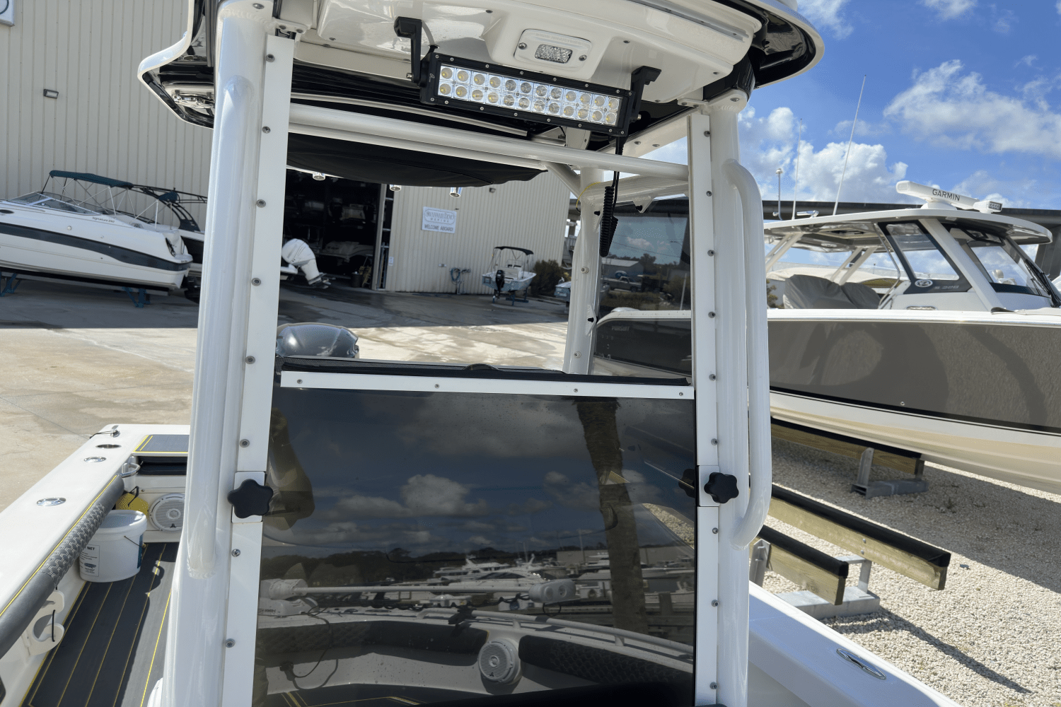 2017 Everglades 243 CENTER CONSOLE Image Thumbnail #8