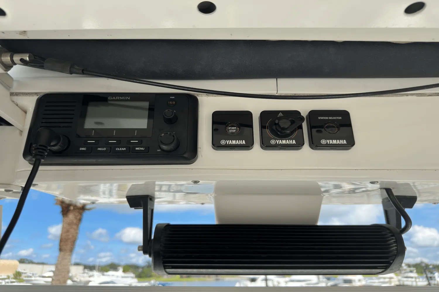 2017 Everglades 243 CENTER CONSOLE Image Thumbnail #9