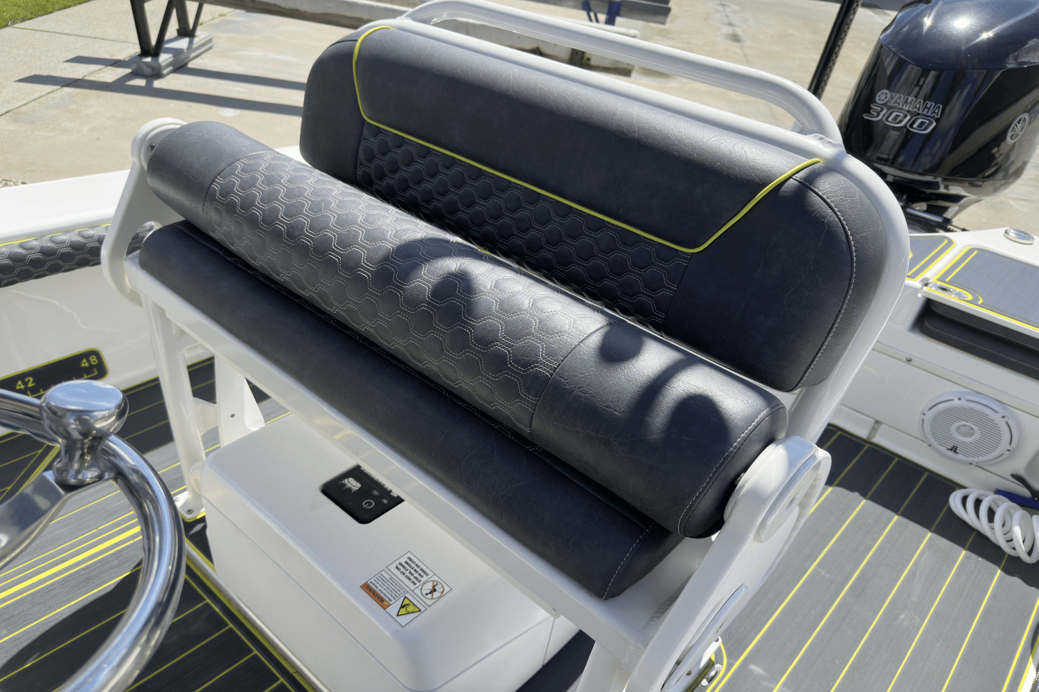 2017 Everglades 243 CENTER CONSOLE Image Thumbnail #6