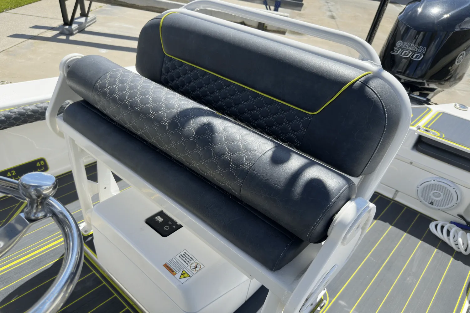 2017 Everglades 243 CENTER CONSOLE Image Thumbnail #6