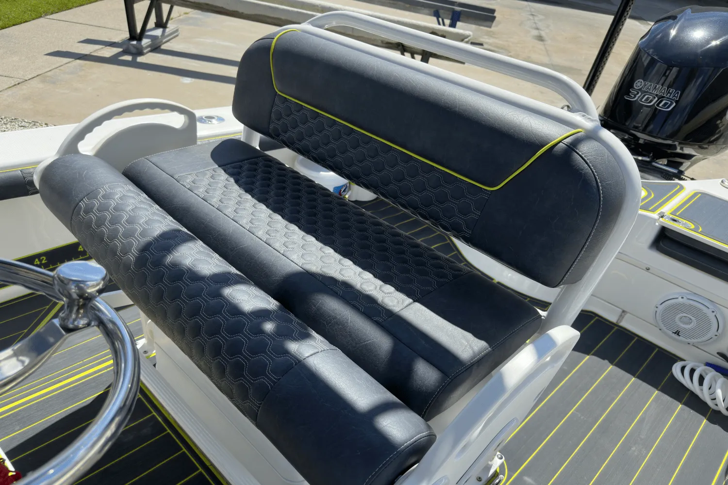 2017 Everglades 243 CENTER CONSOLE Image Thumbnail #5