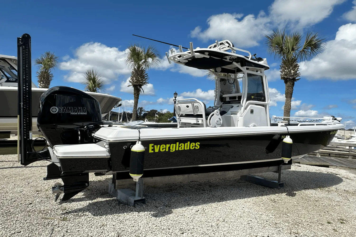 2017 Everglades 243 CENTER CONSOLE Image Thumbnail #1